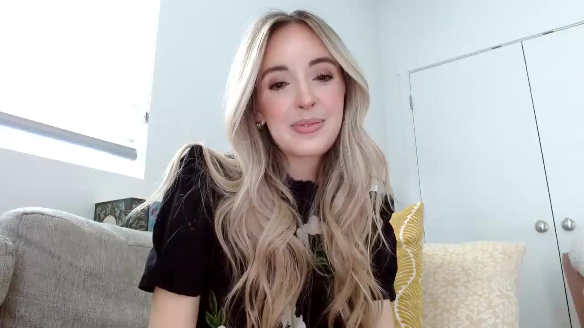 Gallery image thumbnail from Vegansoda's myfreecams stream on, 04/11/2024, 19:29 image 15 of 20
