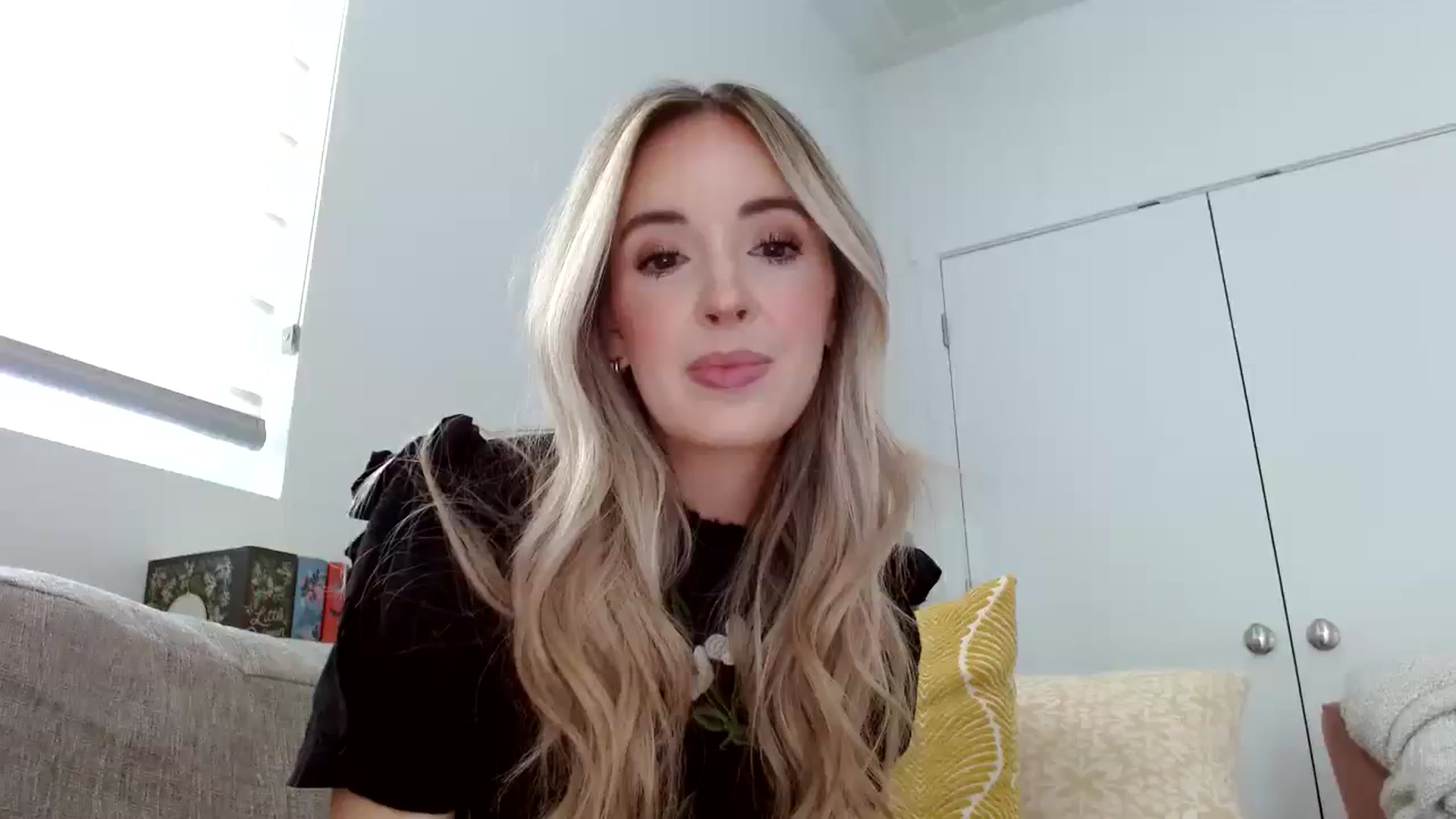 Gallery image thumbnail from Vegansoda's myfreecams stream on, 04/11/2024, 19:29 image 6 of 20