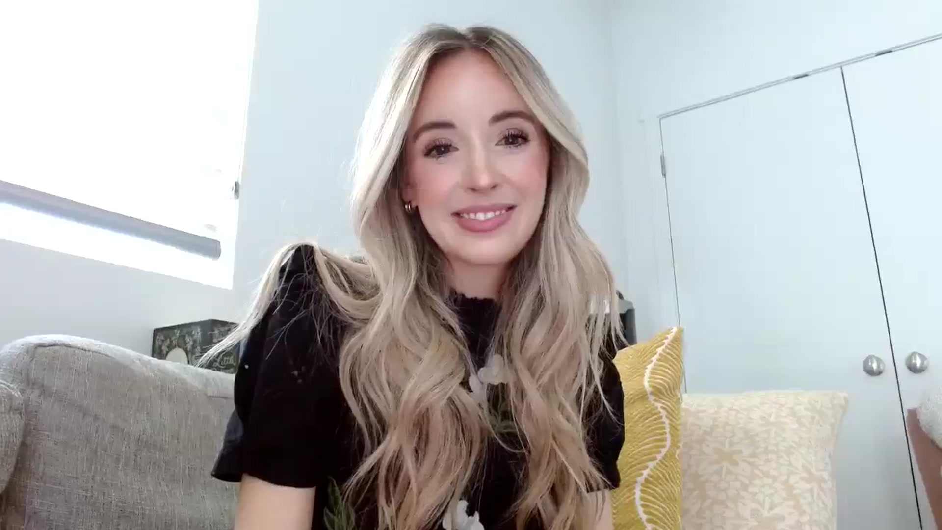 Gallery image thumbnail from Vegansoda's myfreecams stream on, 04/11/2024, 19:29 image 16 of 20