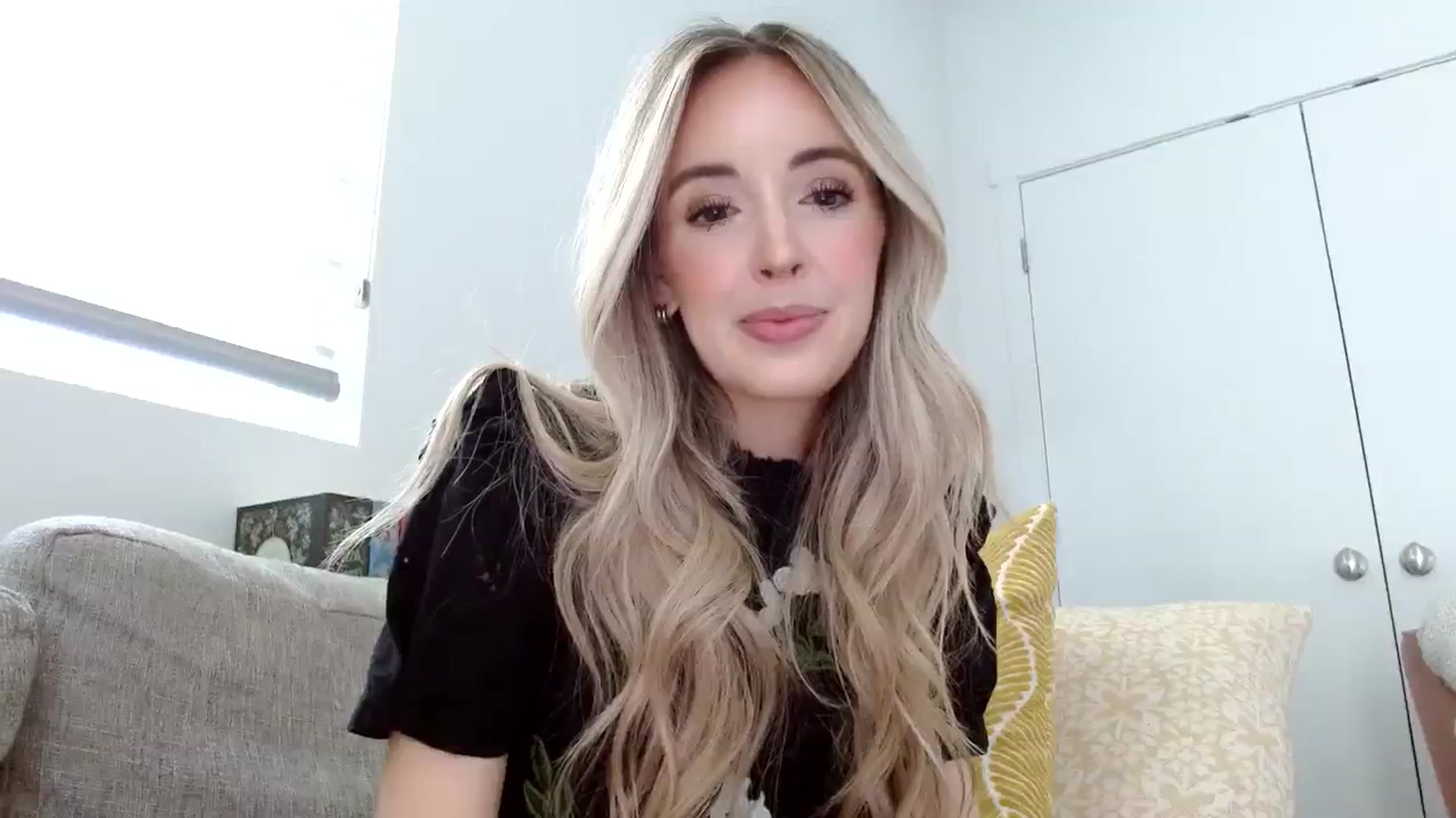 Gallery image thumbnail from Vegansoda's myfreecams stream on, 04/11/2024, 19:29 image 17 of 20