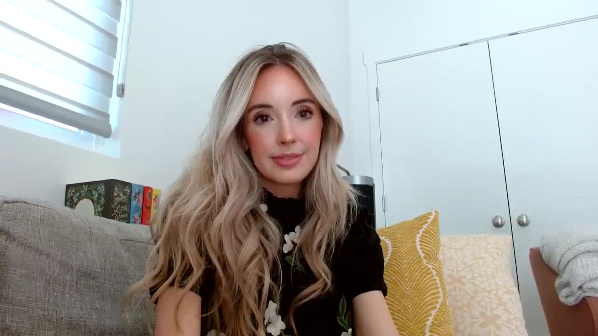 Gallery image thumbnail from Vegansoda's myfreecams stream on, 04/11/2024, 20:50 image 15 of 20