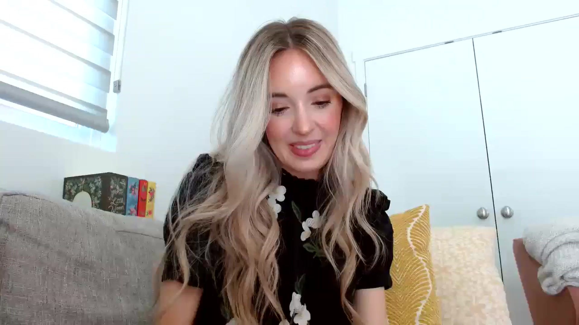 Gallery image thumbnail from Vegansoda's myfreecams stream on, 04/11/2024, 20:50 image 3 of 20