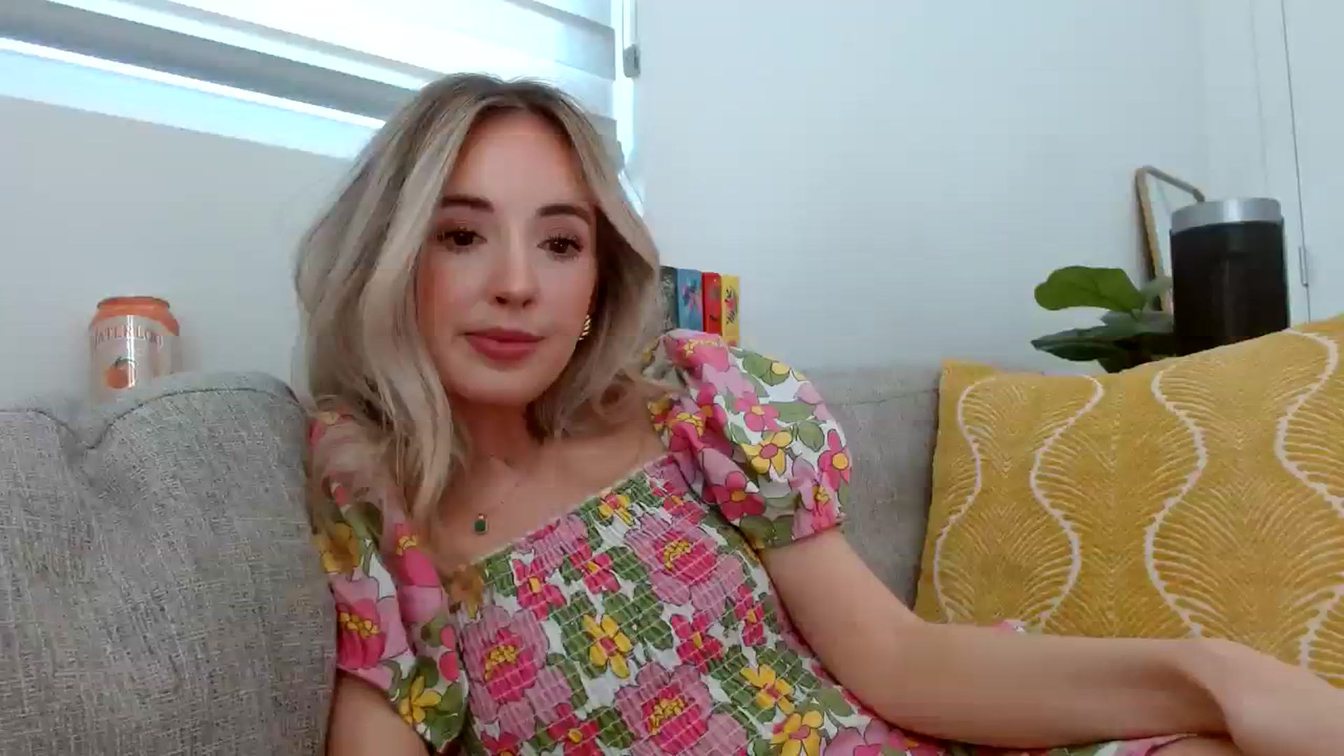 Gallery image thumbnail from Vegansoda's myfreecams stream on, 04/12/2024, 21:49 image 20 of 20