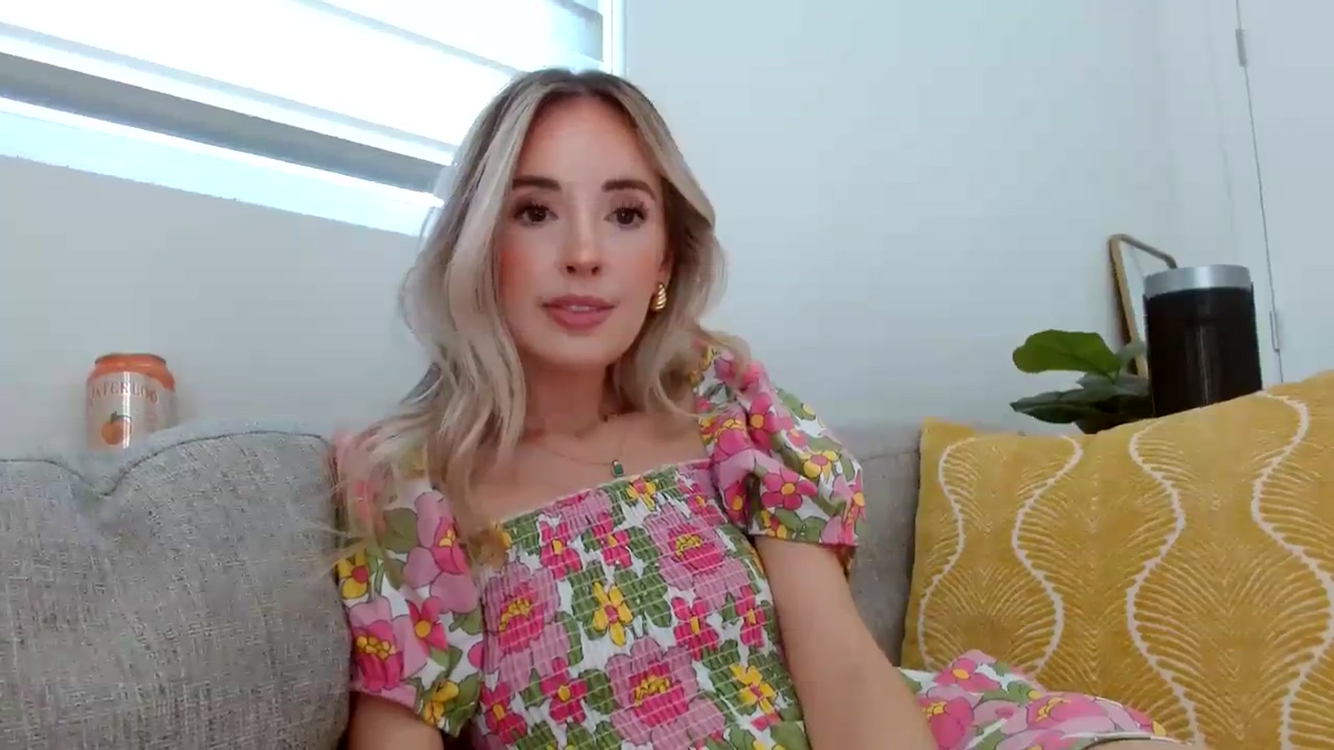 Gallery image thumbnail from Vegansoda's myfreecams stream on, 04/12/2024, 21:49 image 19 of 20
