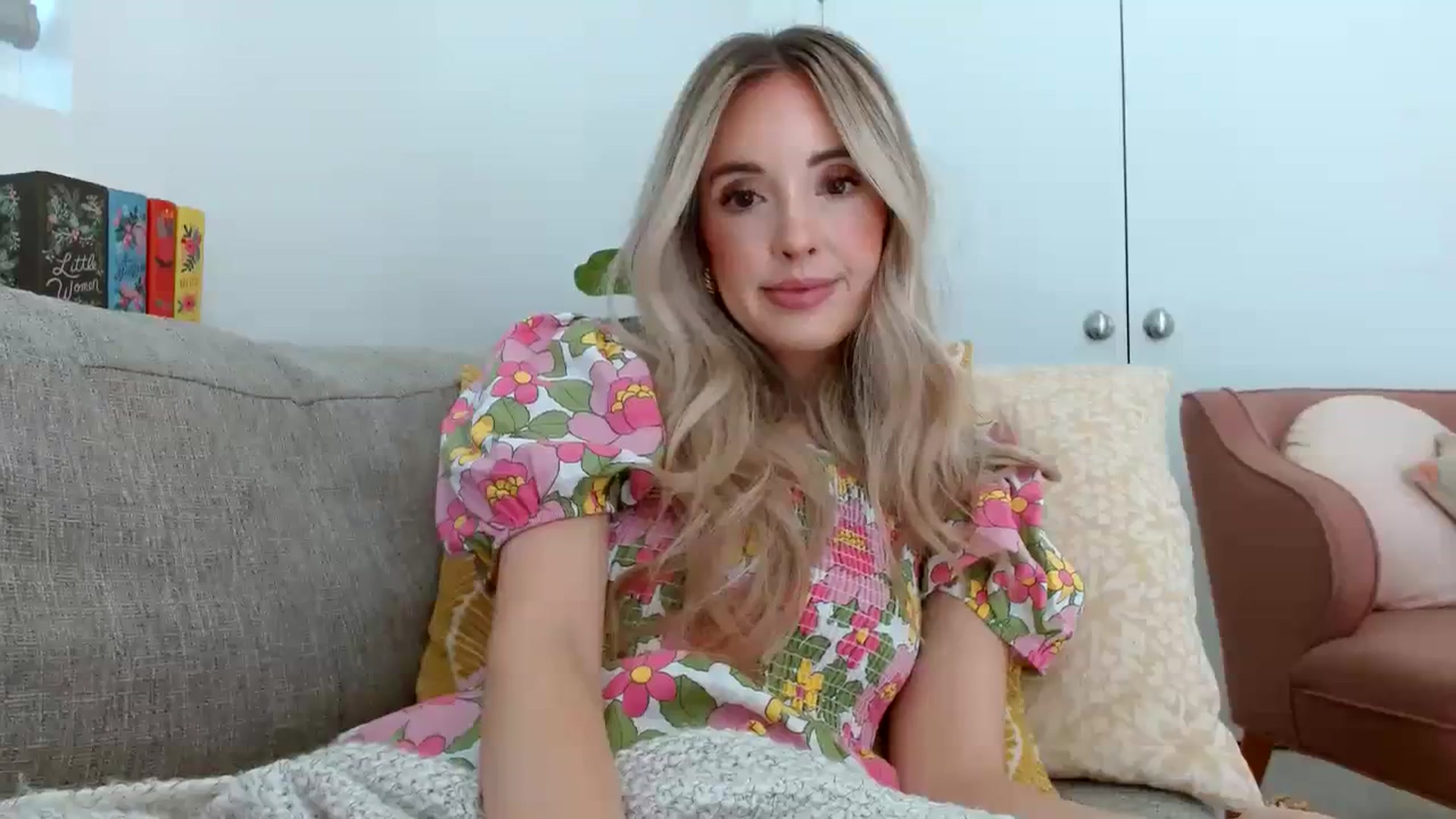 Gallery image thumbnail from Vegansoda's myfreecams stream on, 04/12/2024, 21:49 image 13 of 20