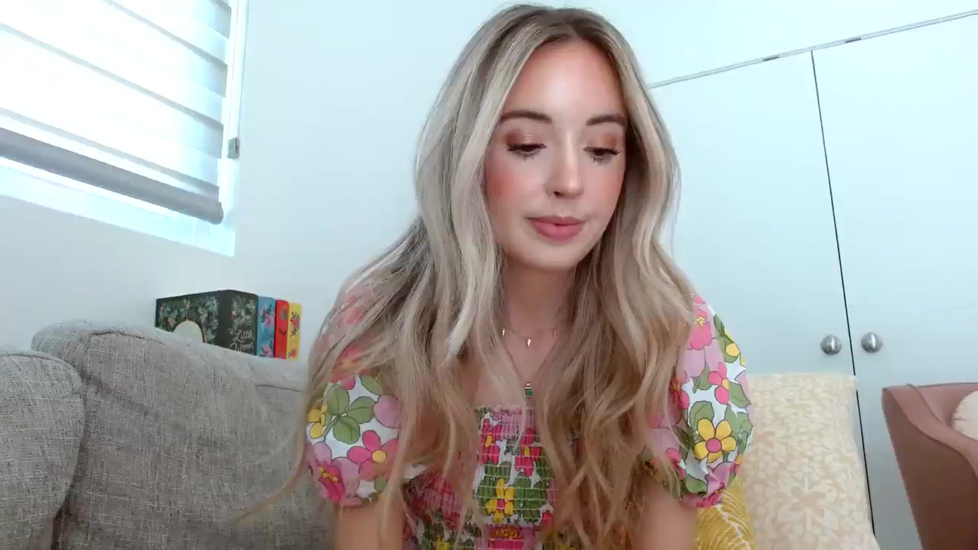 Gallery image thumbnail from Vegansoda's myfreecams stream on, 04/12/2024, 21:49 image 3 of 20