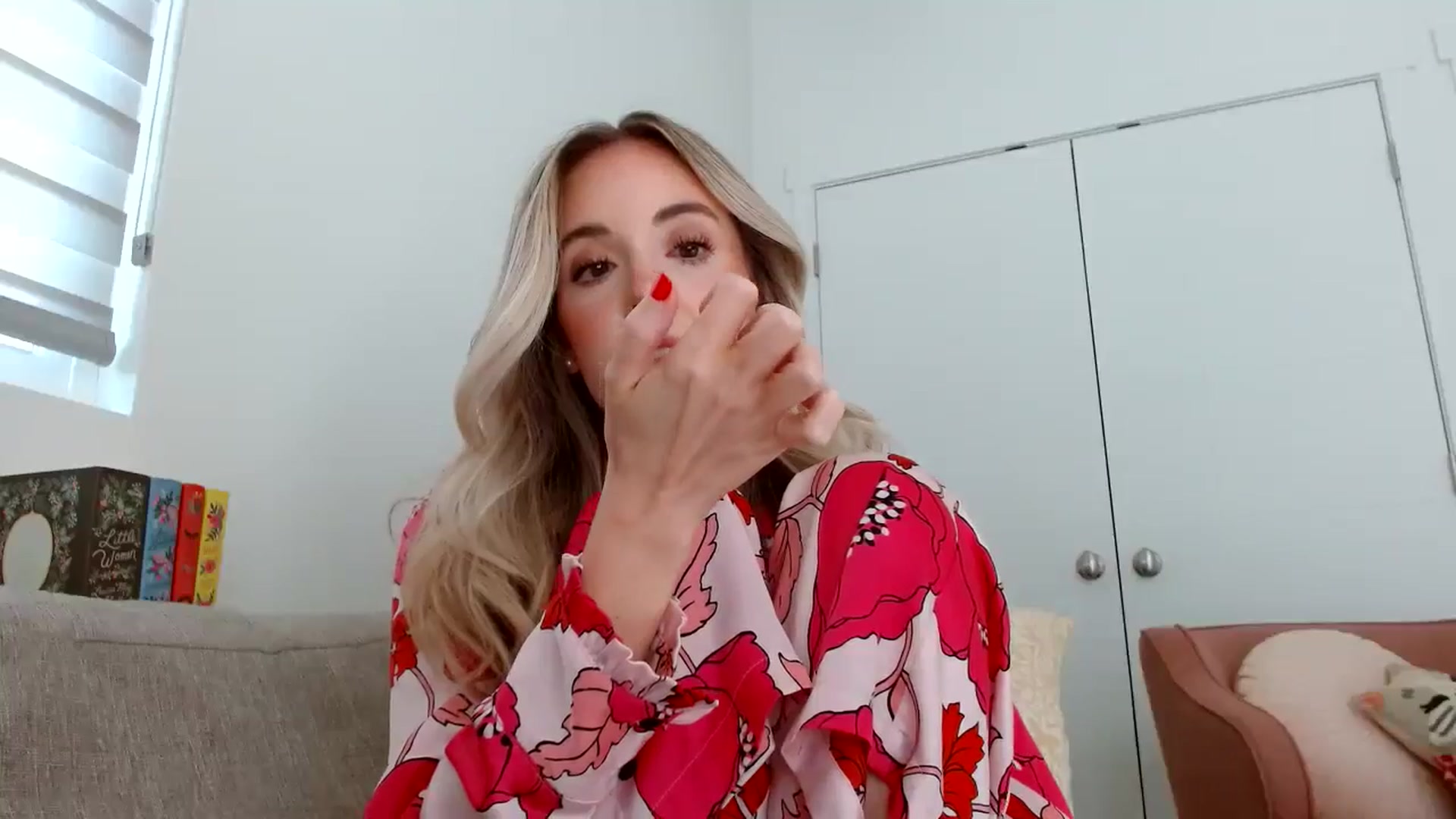 Gallery image thumbnail from Vegansoda's myfreecams stream on, 04/16/2024, 22:32 image 15 of 20