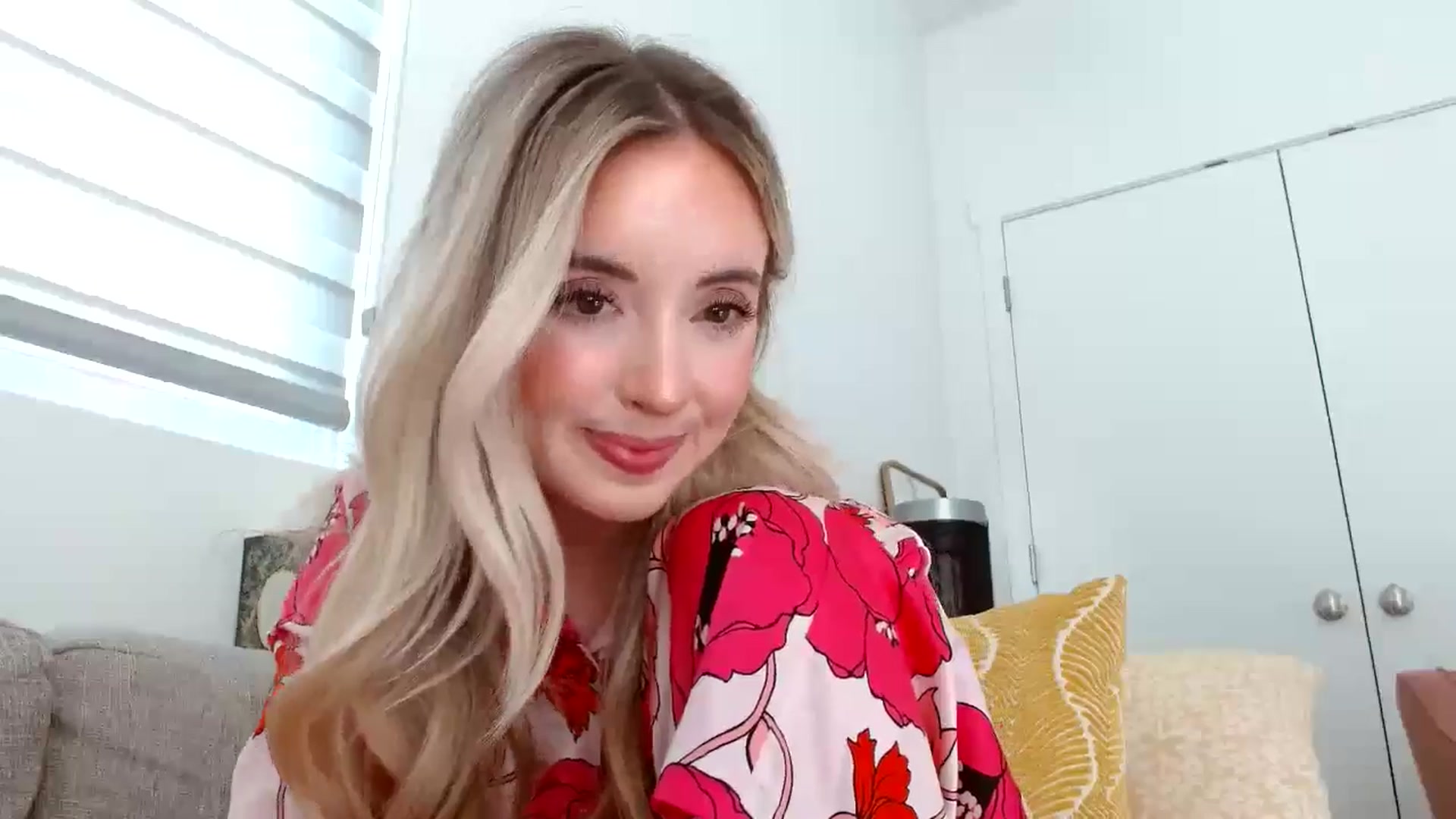 Gallery image thumbnail from Vegansoda's myfreecams stream on, 04/16/2024, 22:32 image 20 of 20