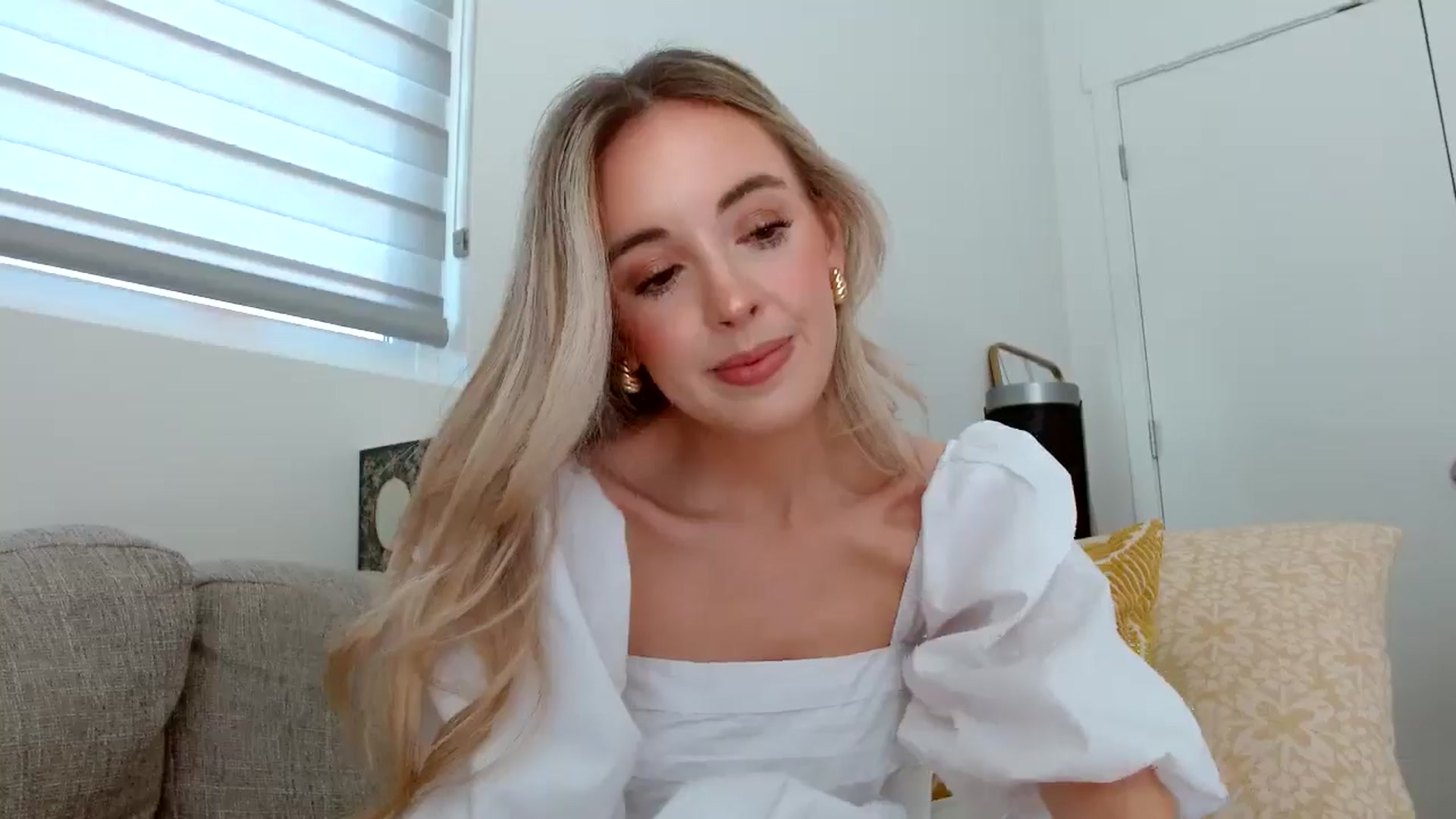 Gallery image thumbnail from Vegansoda's myfreecams stream on, 04/17/2024, 21:49 image 16 of 20
