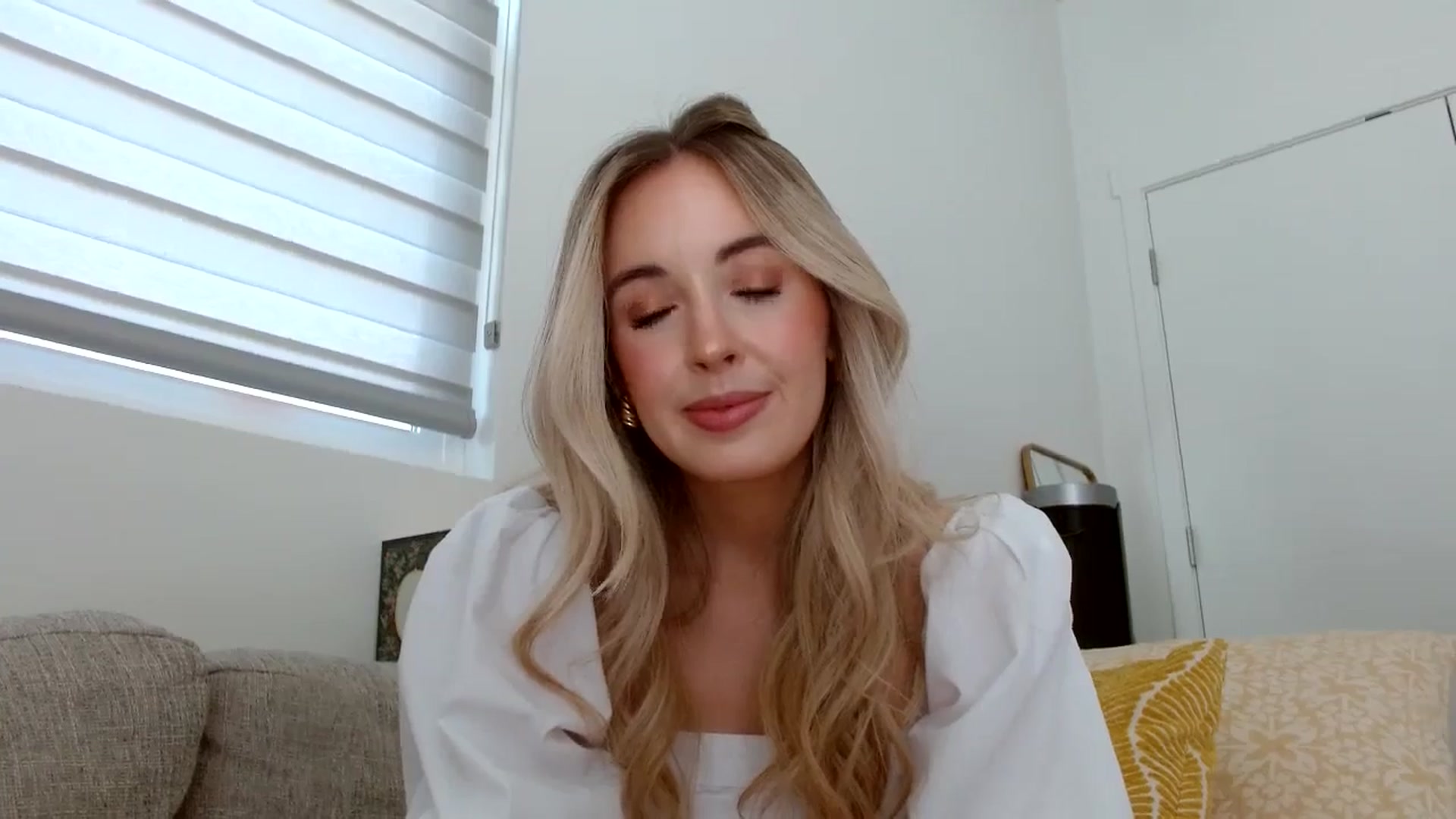 Gallery image thumbnail from Vegansoda's myfreecams stream on, 04/17/2024, 21:49 image 11 of 20