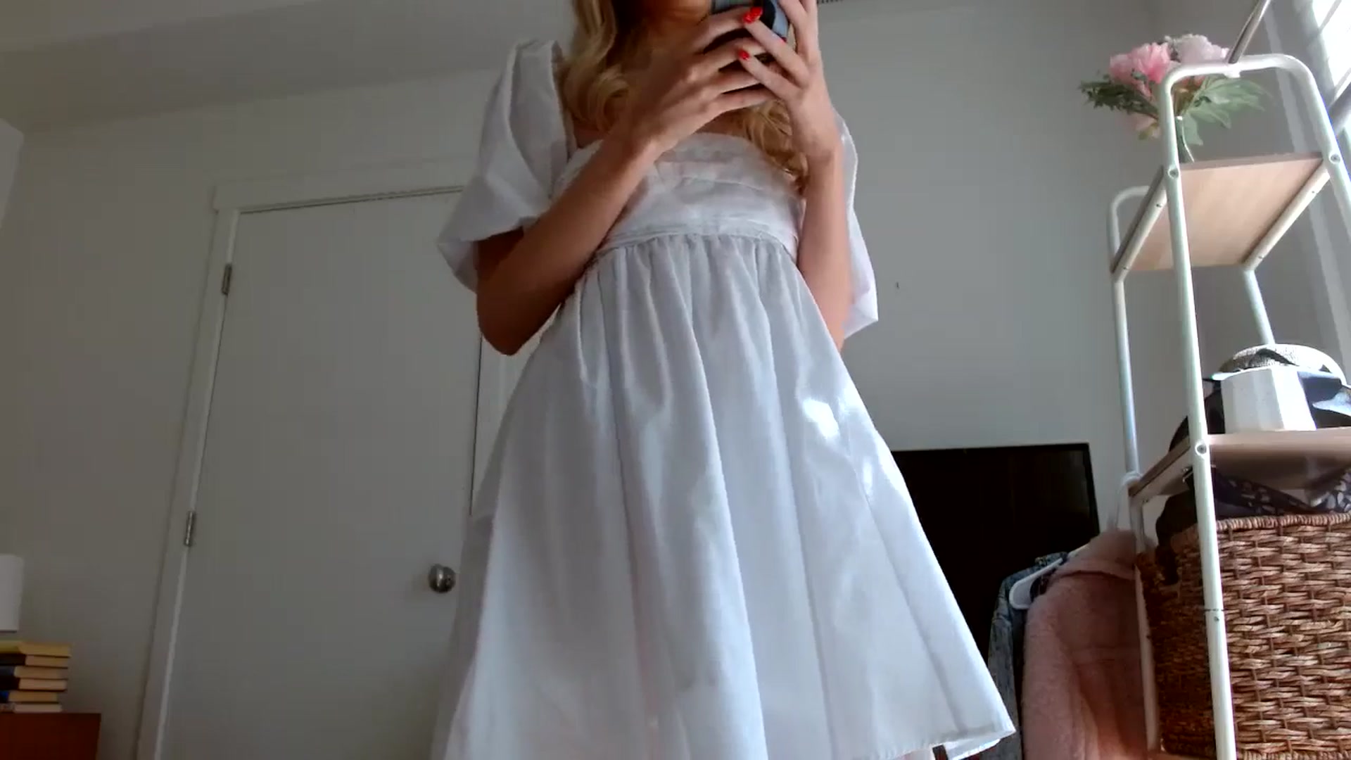 Gallery image thumbnail from Vegansoda's myfreecams stream on, 04/17/2024, 21:49 image 6 of 20