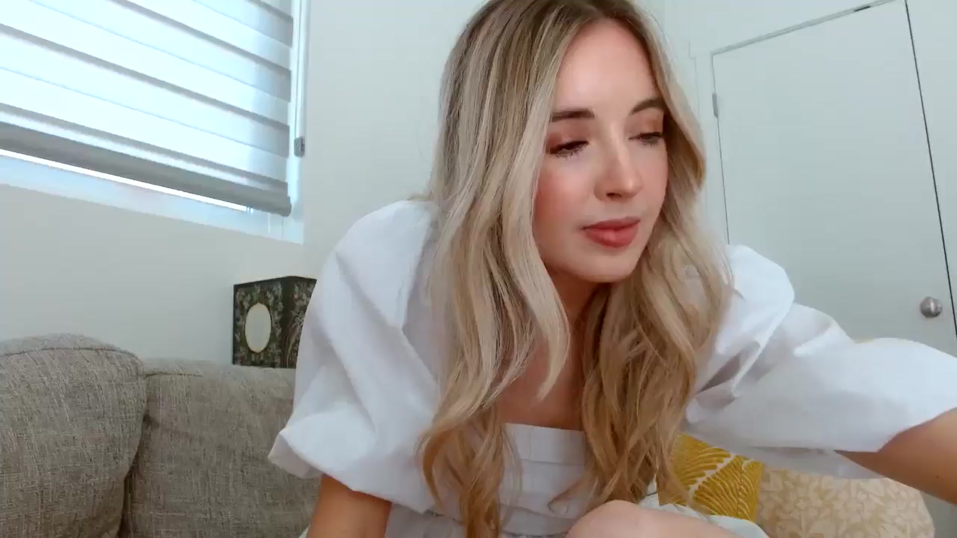Gallery image thumbnail from Vegansoda's myfreecams stream on, 04/17/2024, 21:49 image 13 of 20