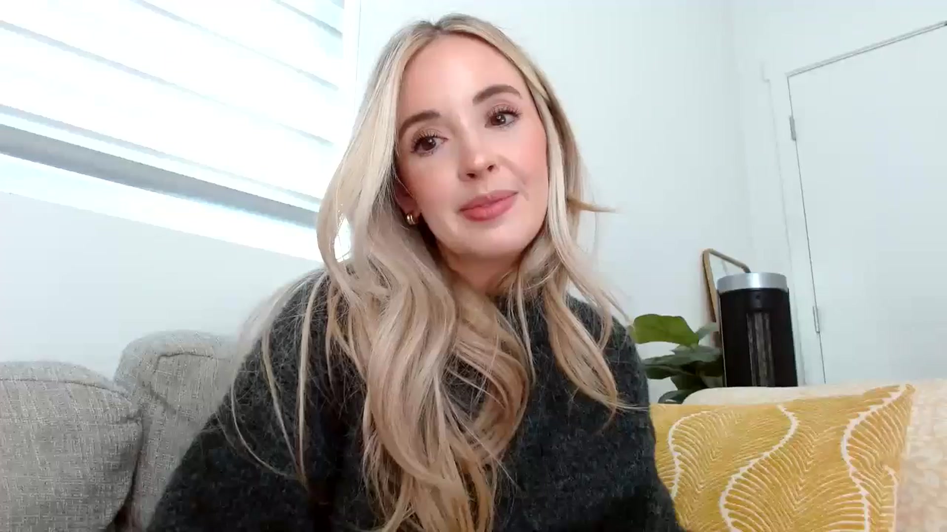Gallery image thumbnail from Vegansoda's myfreecams stream on, 04/18/2024, 23:13 image 15 of 20