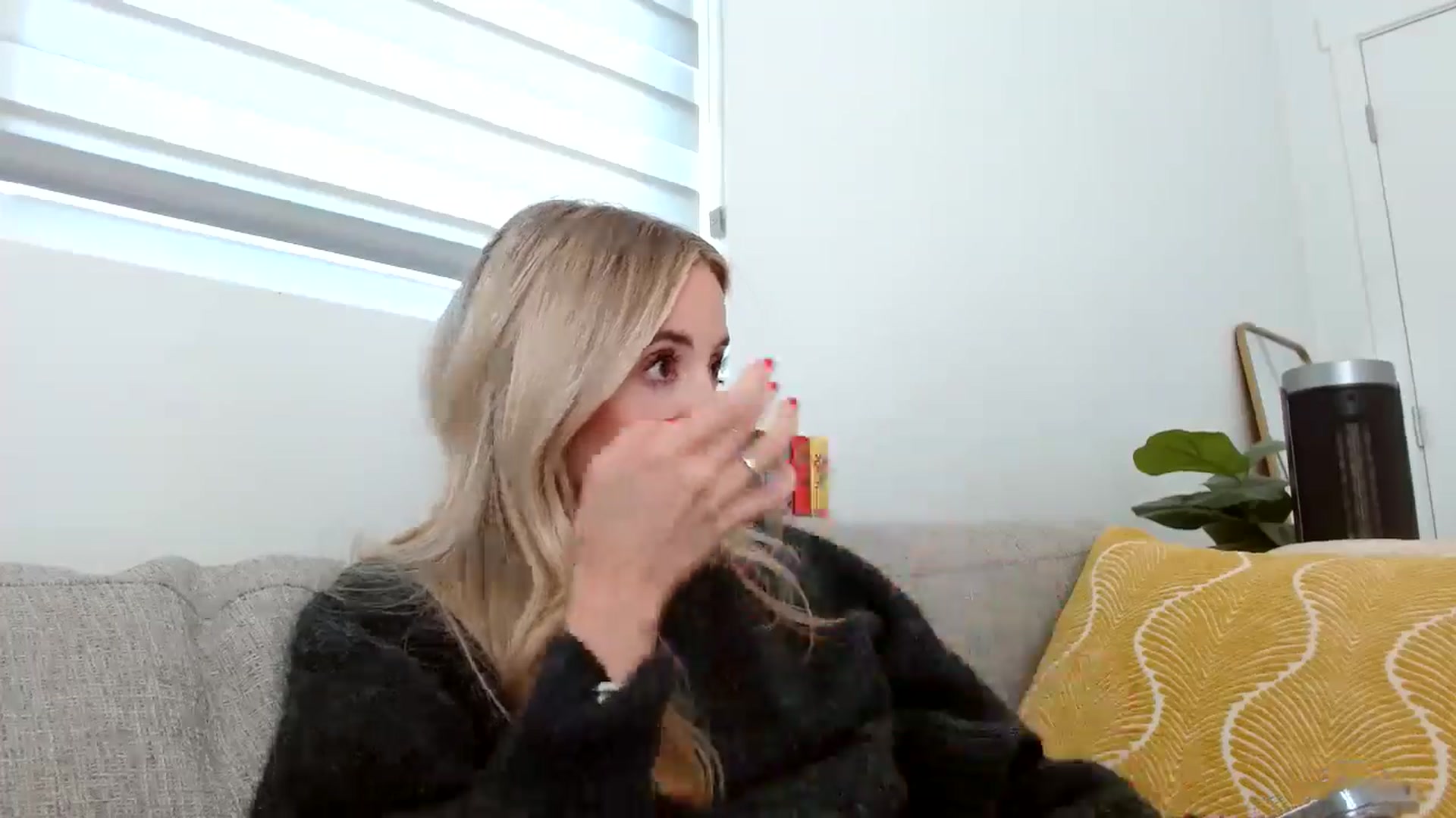 Gallery image thumbnail from Vegansoda's myfreecams stream on, 04/18/2024, 23:13 image 4 of 20