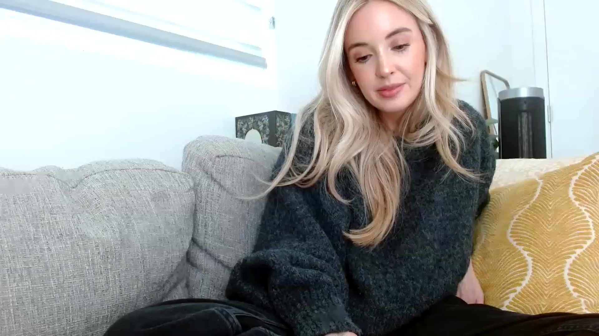 Gallery image thumbnail from Vegansoda's myfreecams stream on, 04/18/2024, 23:13 image 9 of 20