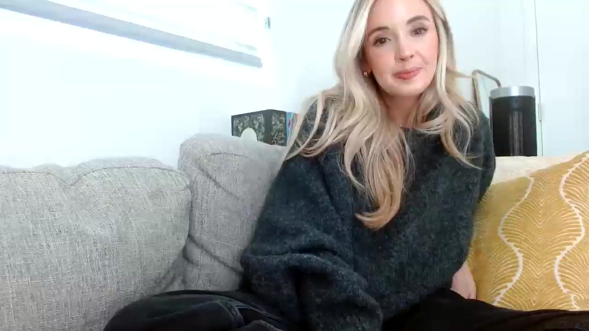 Gallery image thumbnail from Vegansoda's myfreecams stream on, 04/18/2024, 23:13 image 8 of 20