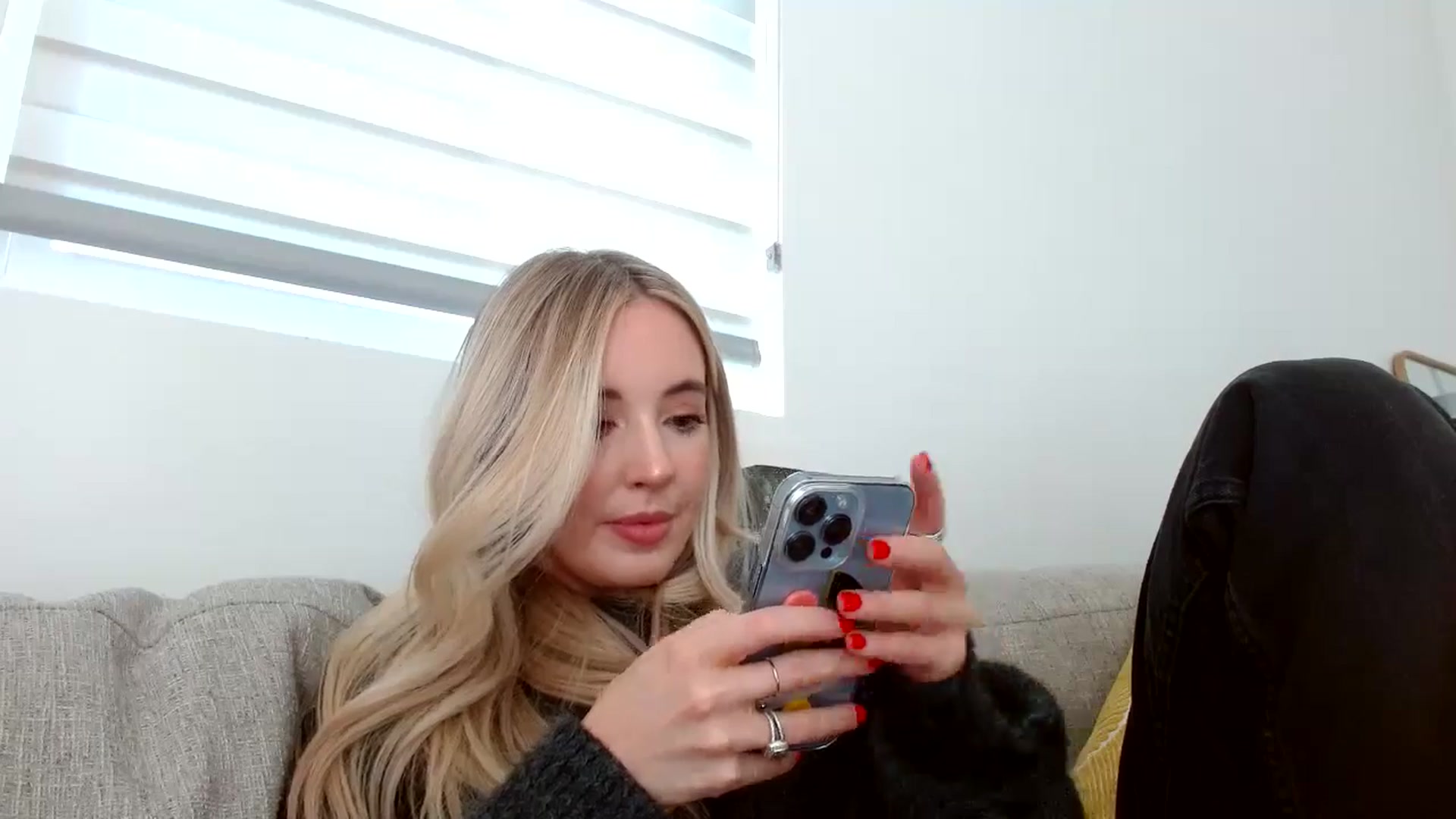 Gallery image thumbnail from Vegansoda's myfreecams stream on, 04/18/2024, 23:13 image 17 of 20