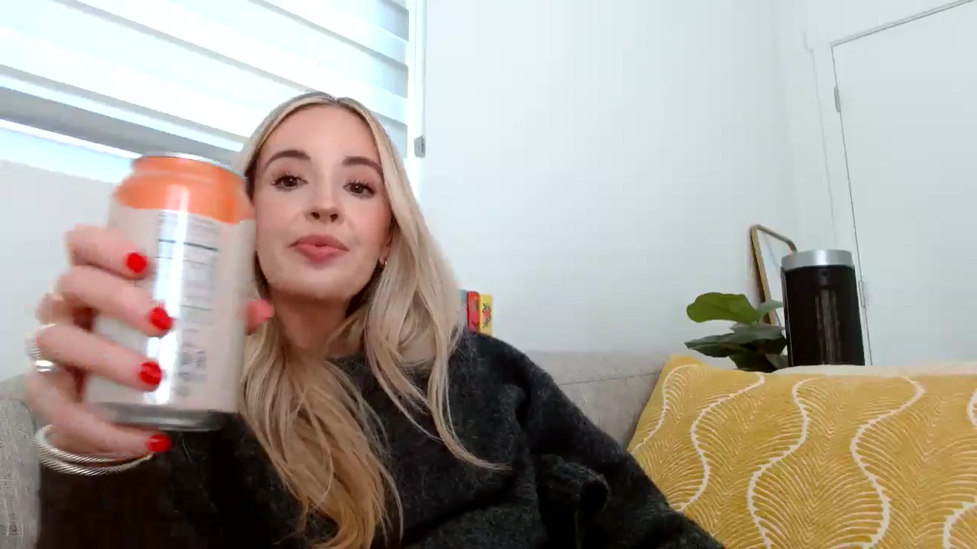 Gallery image thumbnail from Vegansoda's myfreecams stream on, 04/18/2024, 23:13 image 2 of 20