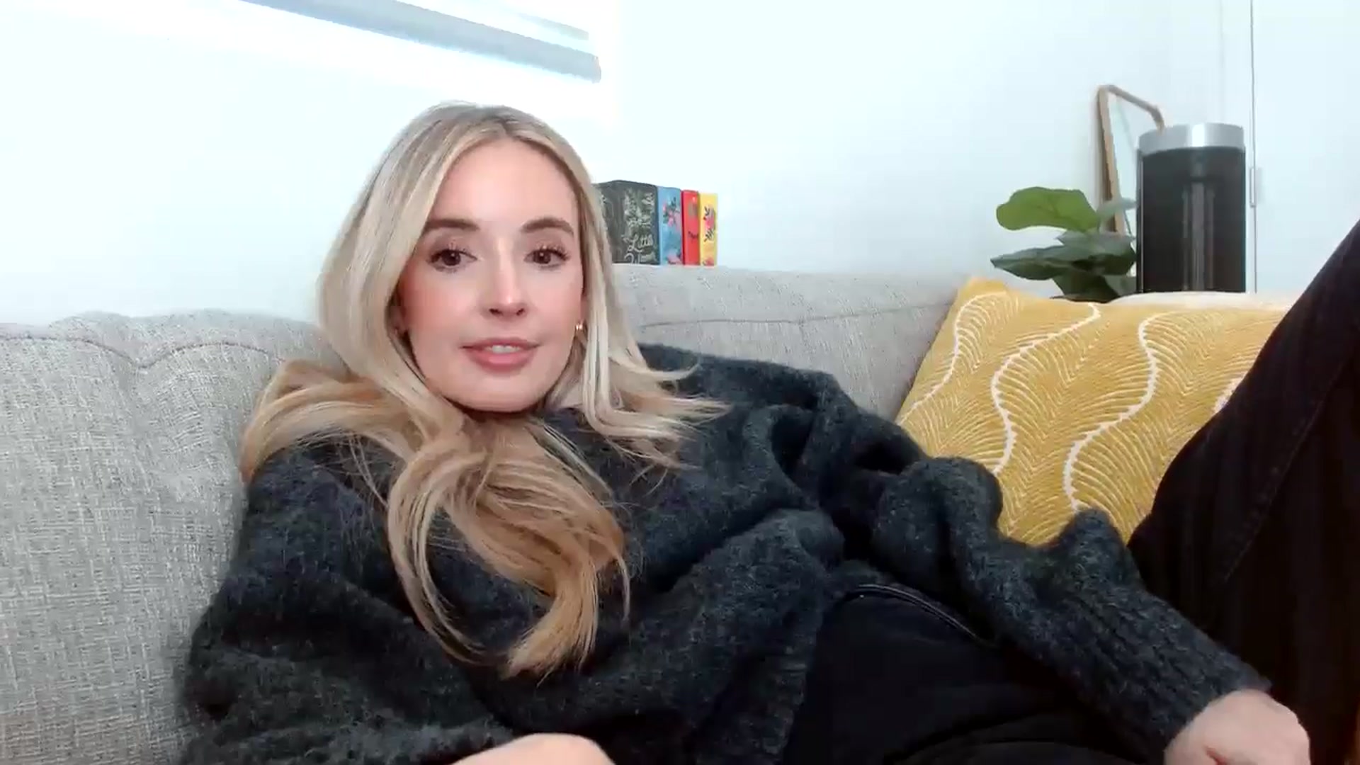 Gallery image thumbnail from Vegansoda's myfreecams stream on, 04/18/2024, 23:13 image 7 of 20