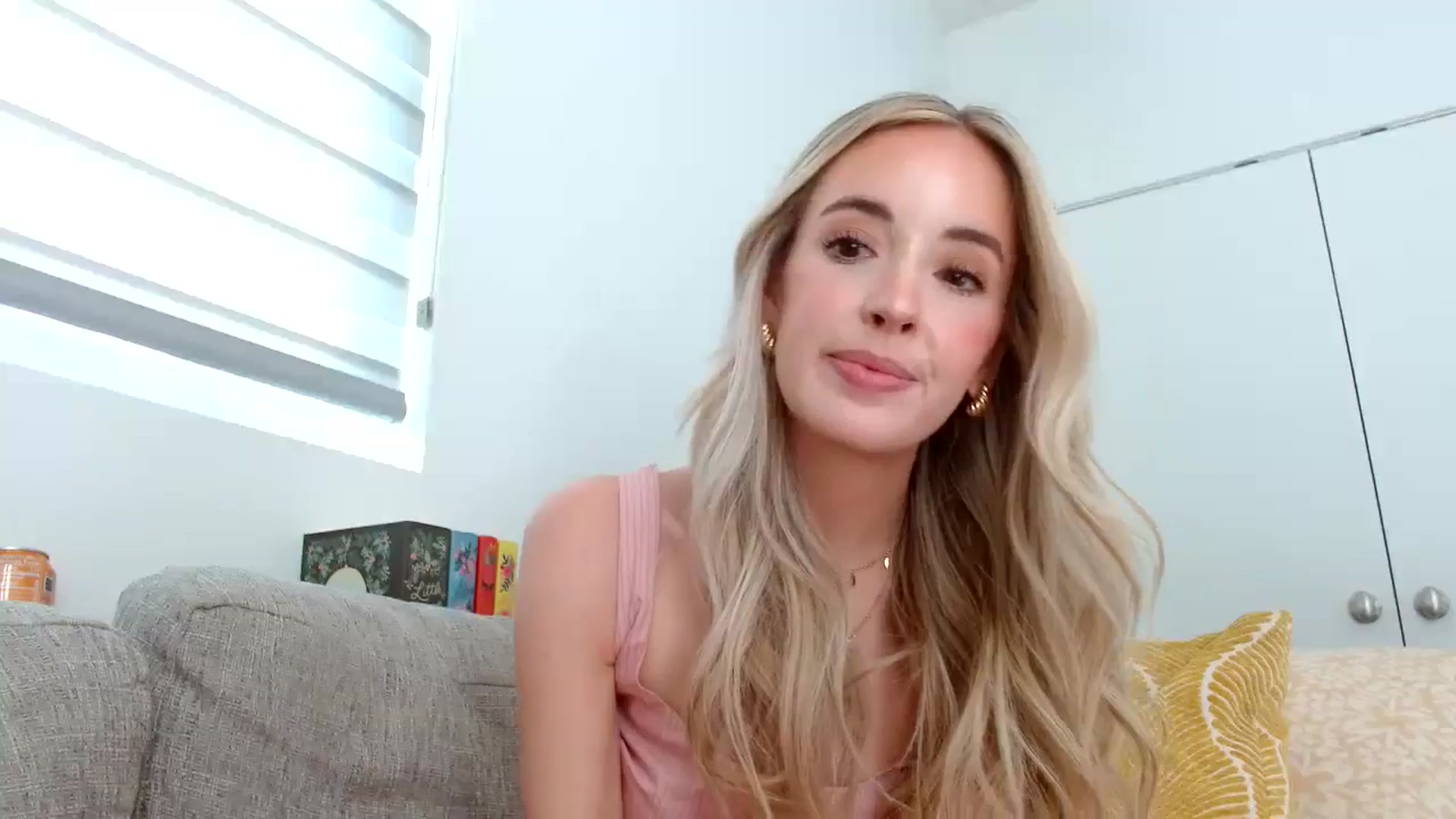 Gallery image thumbnail from Vegansoda's myfreecams stream on, 04/20/2024, 22:46 image 19 of 20