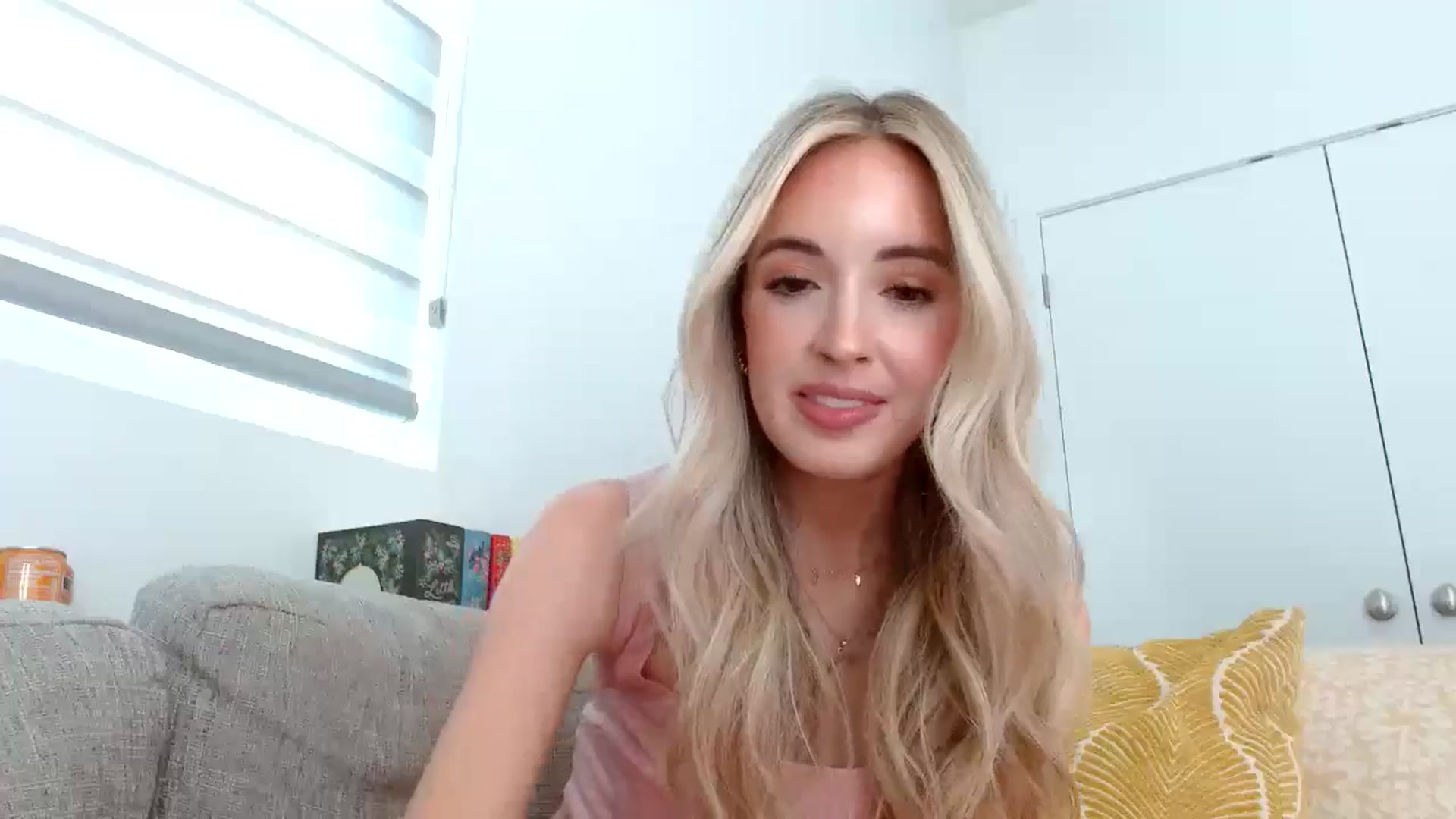 Gallery image thumbnail from Vegansoda's myfreecams stream on, 04/20/2024, 22:46 image 20 of 20