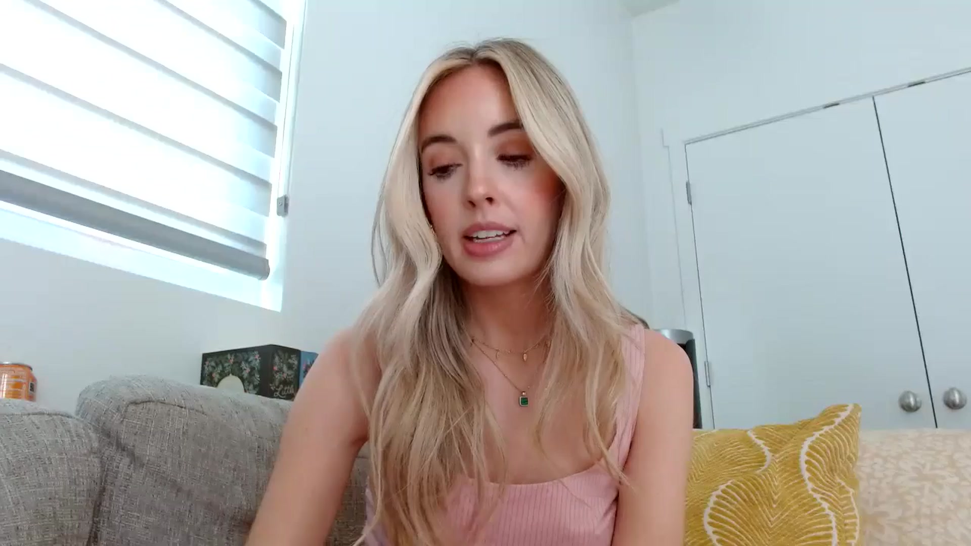 Gallery image thumbnail from Vegansoda's myfreecams stream on, 04/20/2024, 22:46 image 14 of 20