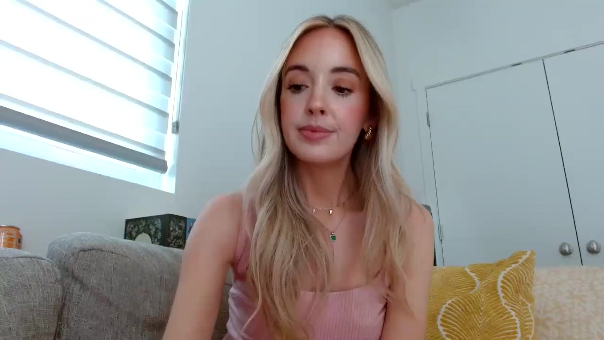 Gallery image thumbnail from Vegansoda's myfreecams stream on, 04/20/2024, 22:46 image 11 of 20