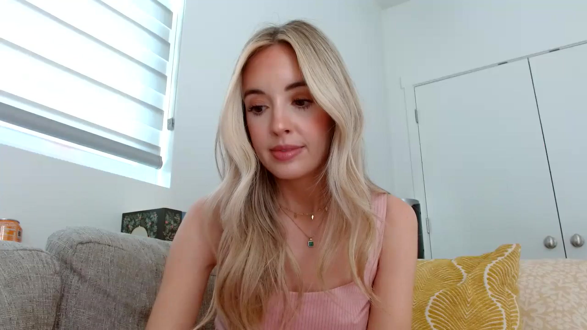 Gallery image thumbnail from Vegansoda's myfreecams stream on, 04/20/2024, 22:46 image 15 of 20