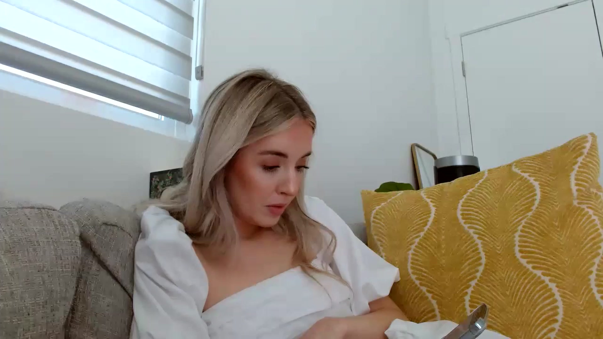 Gallery image thumbnail from Vegansoda's myfreecams stream on, 04/22/2024, 22:22 image 6 of 20