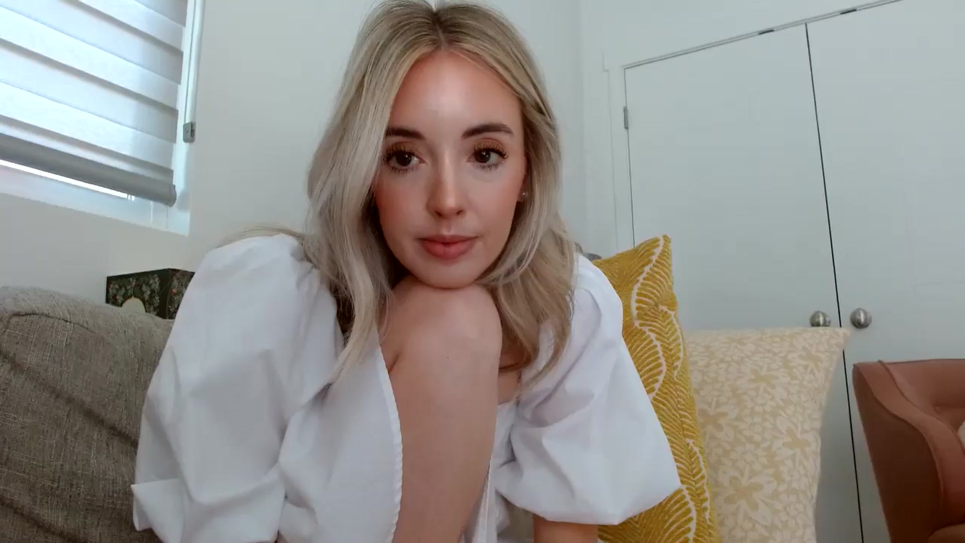 Gallery image thumbnail from Vegansoda's myfreecams stream on, 04/22/2024, 22:22 image 9 of 20