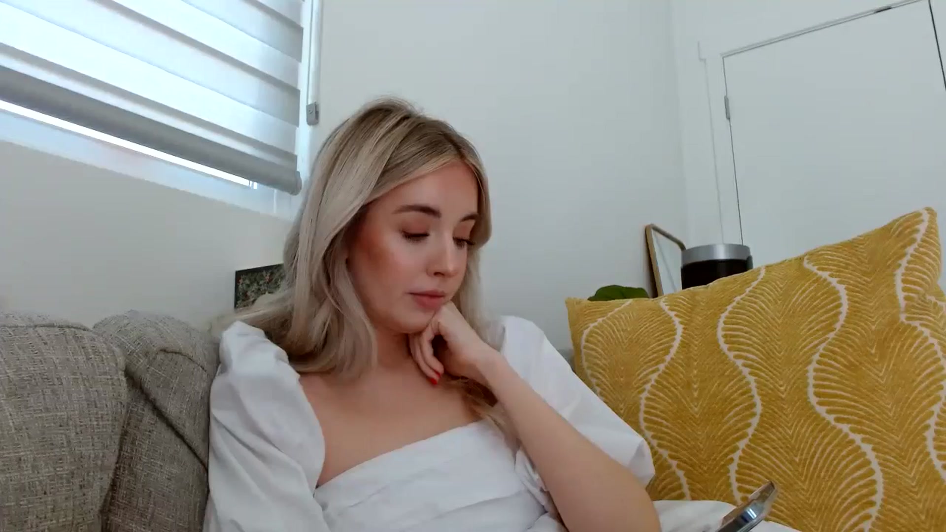 Gallery image thumbnail from Vegansoda's myfreecams stream on, 04/22/2024, 22:22 image 5 of 20