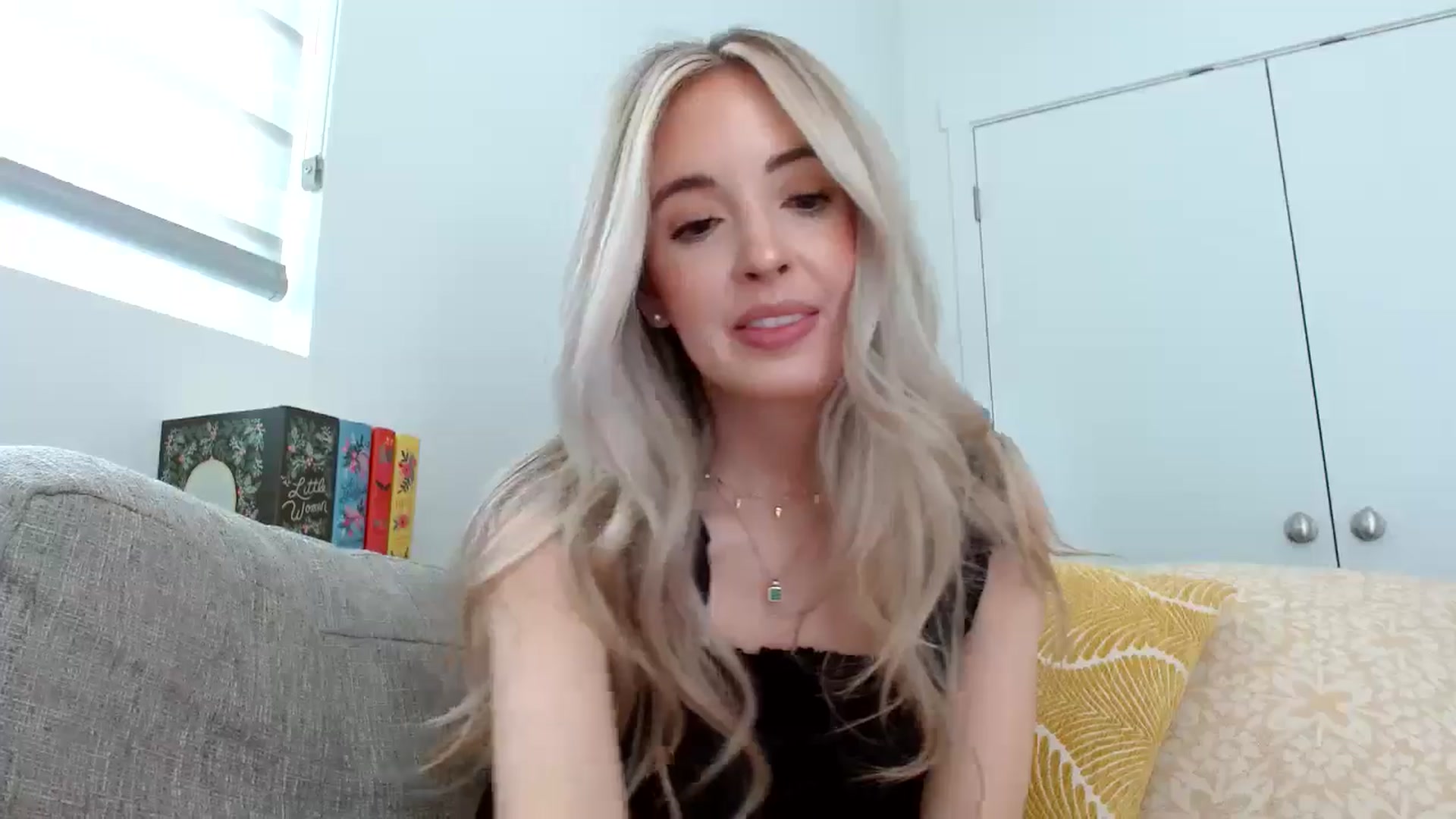 Gallery image thumbnail from Vegansoda's myfreecams stream on, 04/25/2024, 21:50 image 10 of 20
