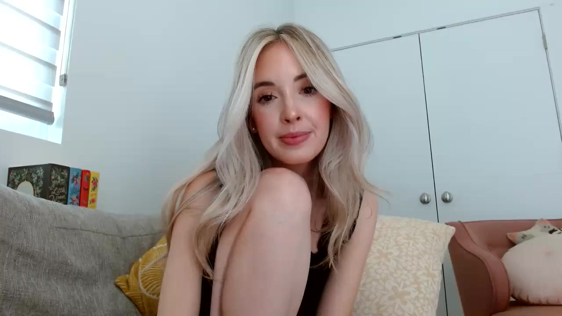 Gallery image thumbnail from Vegansoda's myfreecams stream on, 04/25/2024, 21:50 image 15 of 20