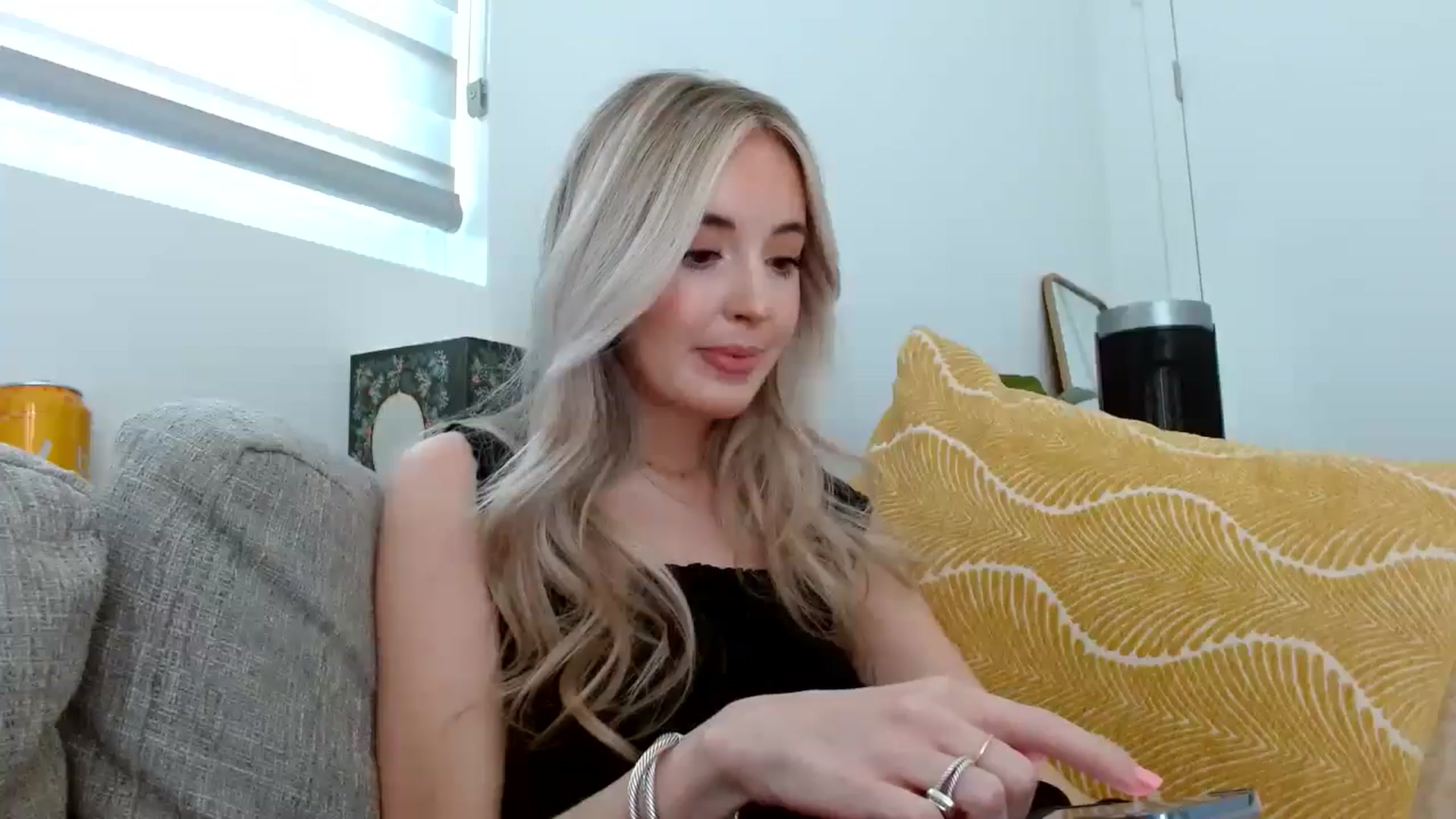 Gallery image thumbnail from Vegansoda's myfreecams stream on, 04/25/2024, 21:50 image 19 of 20