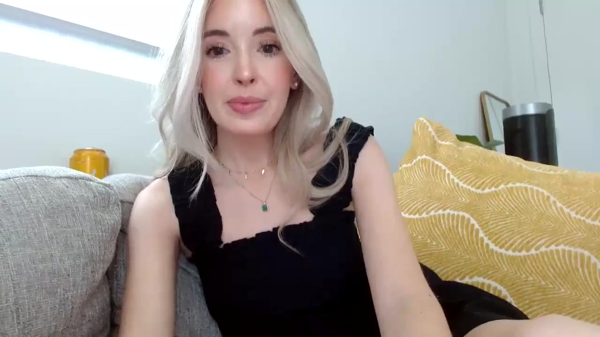 Gallery image thumbnail from Vegansoda's myfreecams stream on, 04/25/2024, 21:50 image 4 of 20