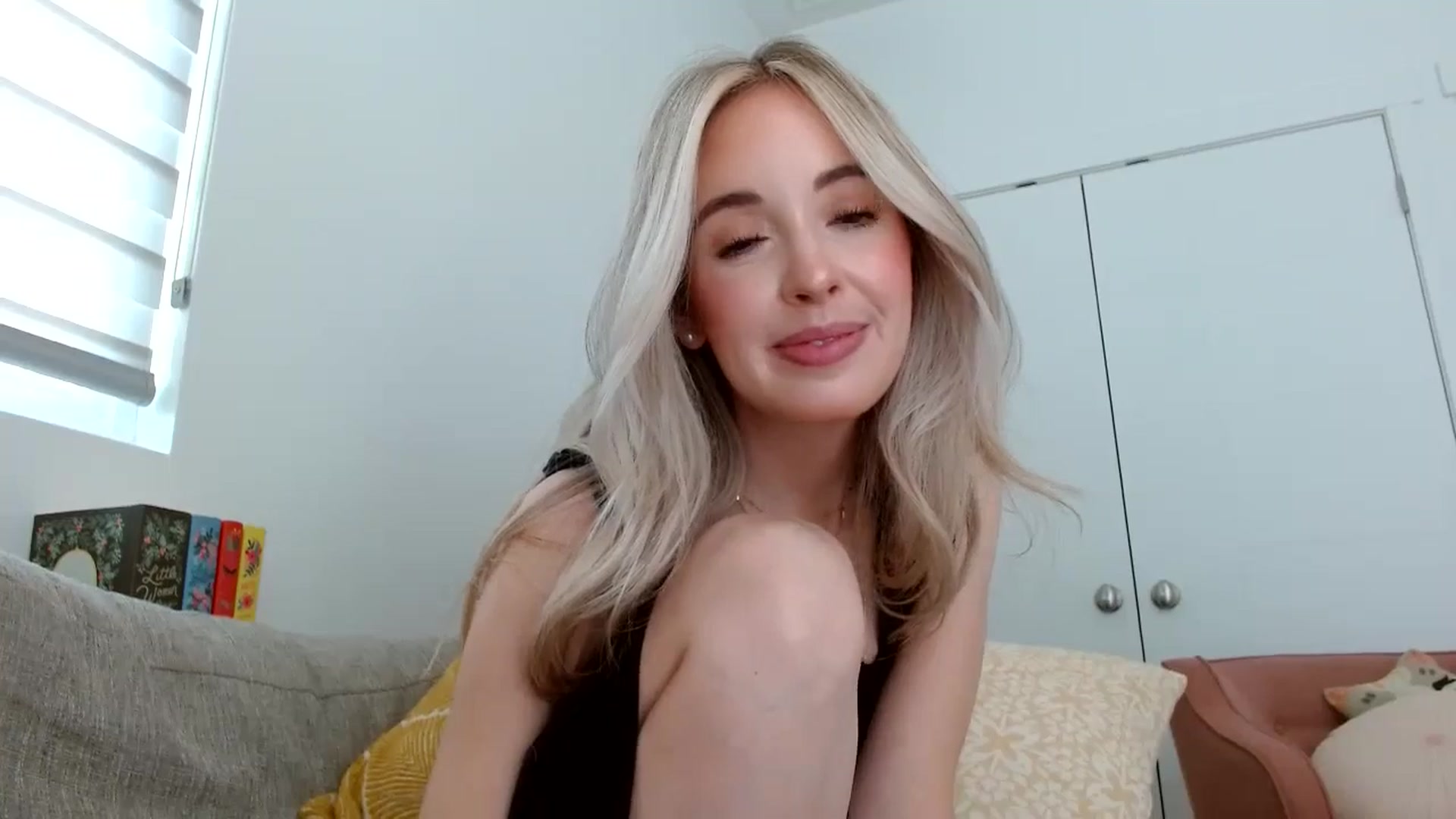 Gallery image thumbnail from Vegansoda's myfreecams stream on, 04/25/2024, 21:50 image 13 of 20