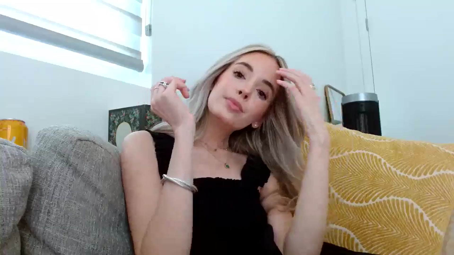 Gallery image thumbnail from Vegansoda's myfreecams stream on, 04/25/2024, 21:50 image 20 of 20