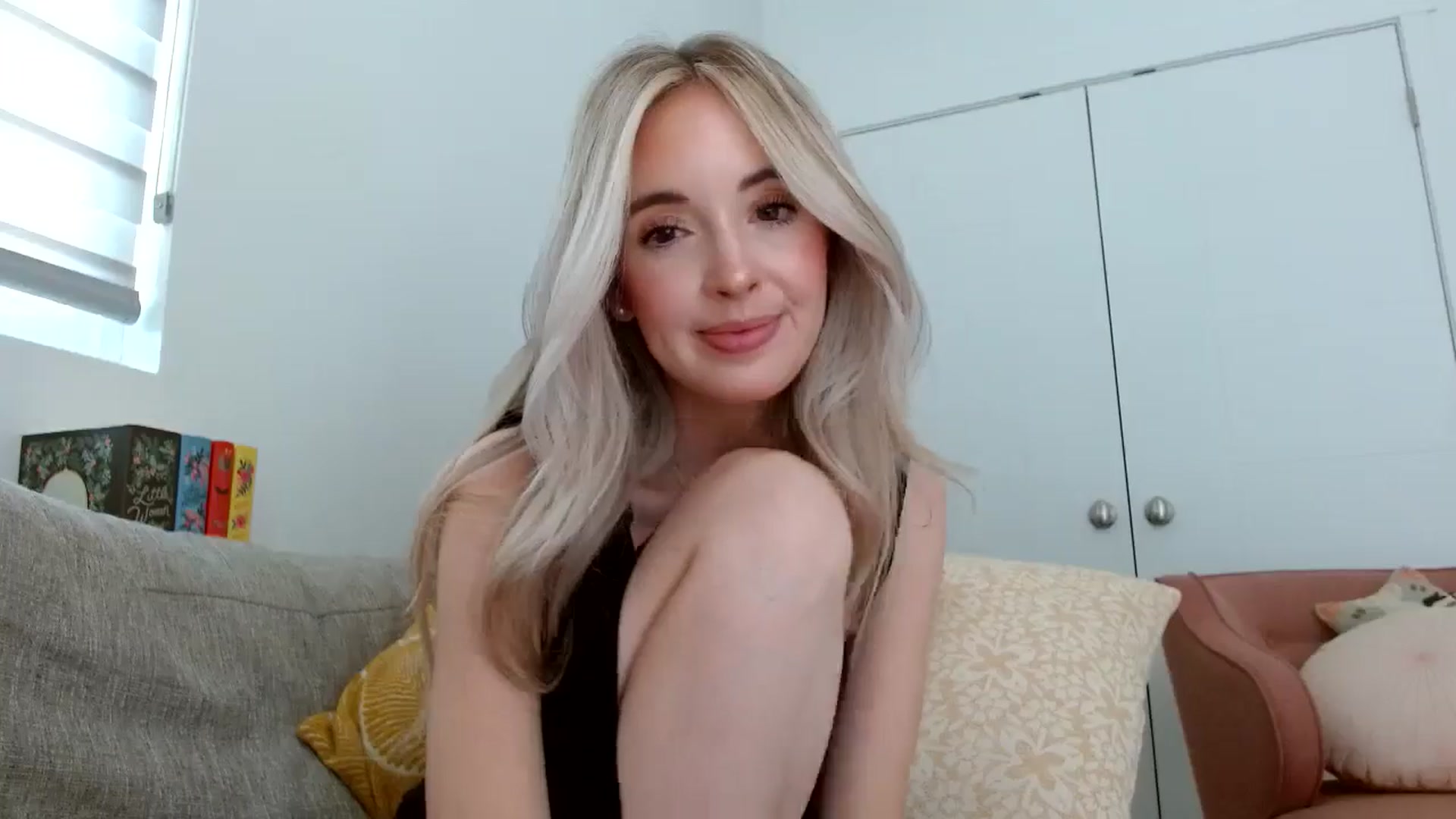 Gallery image thumbnail from Vegansoda's myfreecams stream on, 04/25/2024, 21:50 image 14 of 20