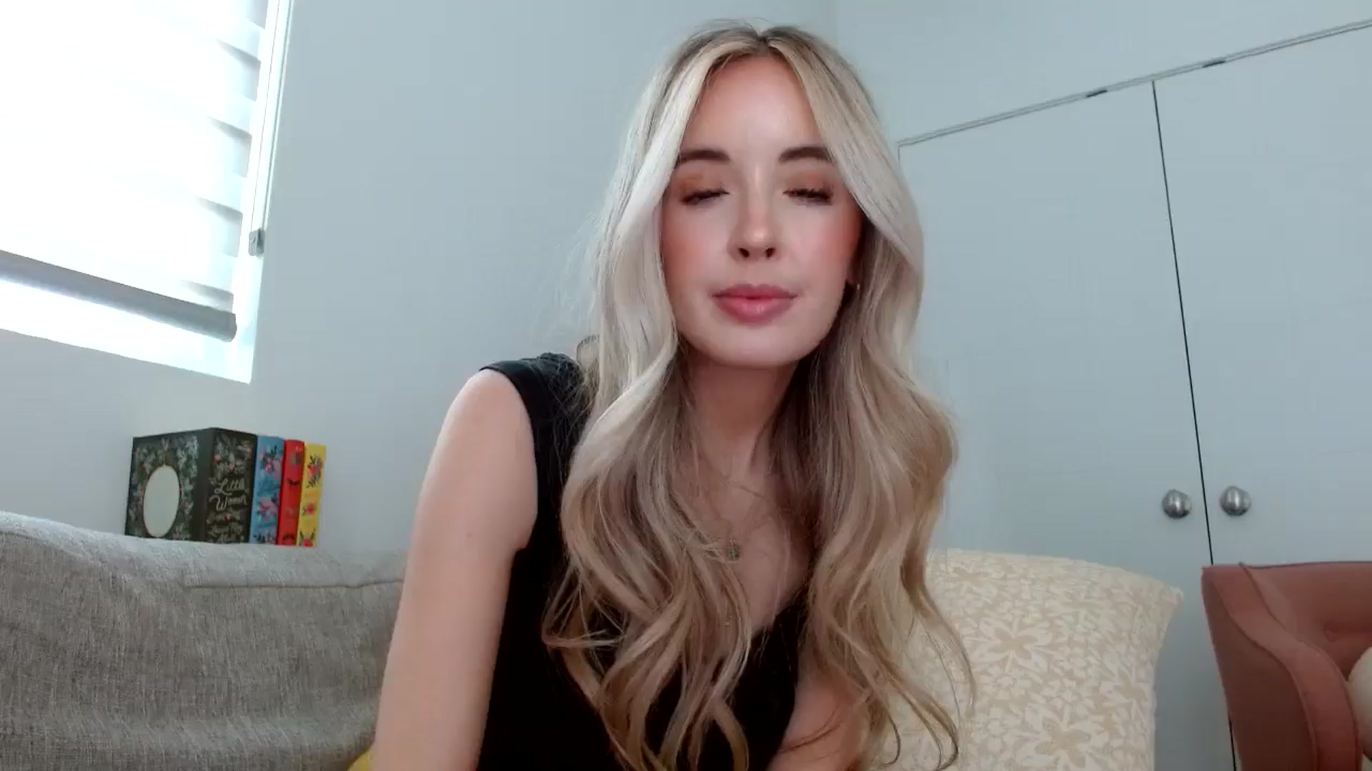 Gallery image thumbnail from Vegansoda's myfreecams stream on, 04/27/2024, 23:01 image 11 of 20