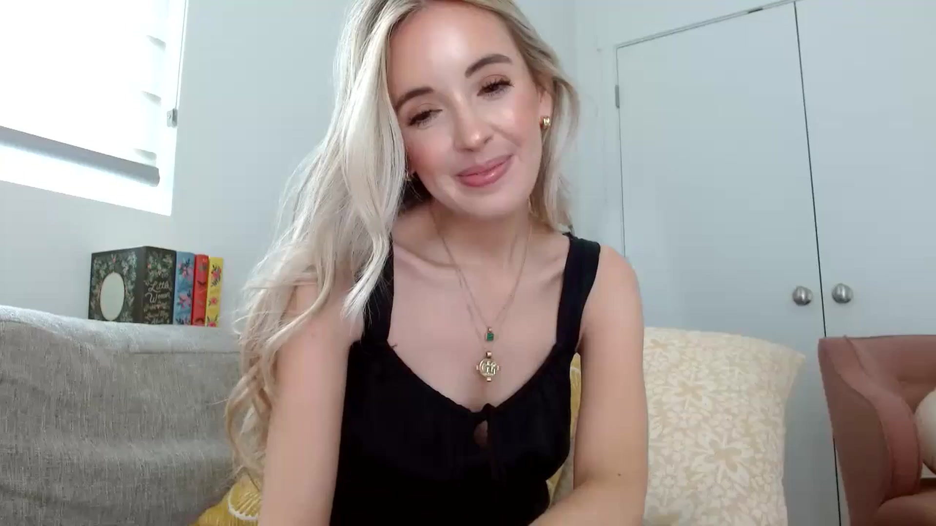 Gallery image thumbnail from Vegansoda's myfreecams stream on, 04/27/2024, 23:01 image 18 of 20