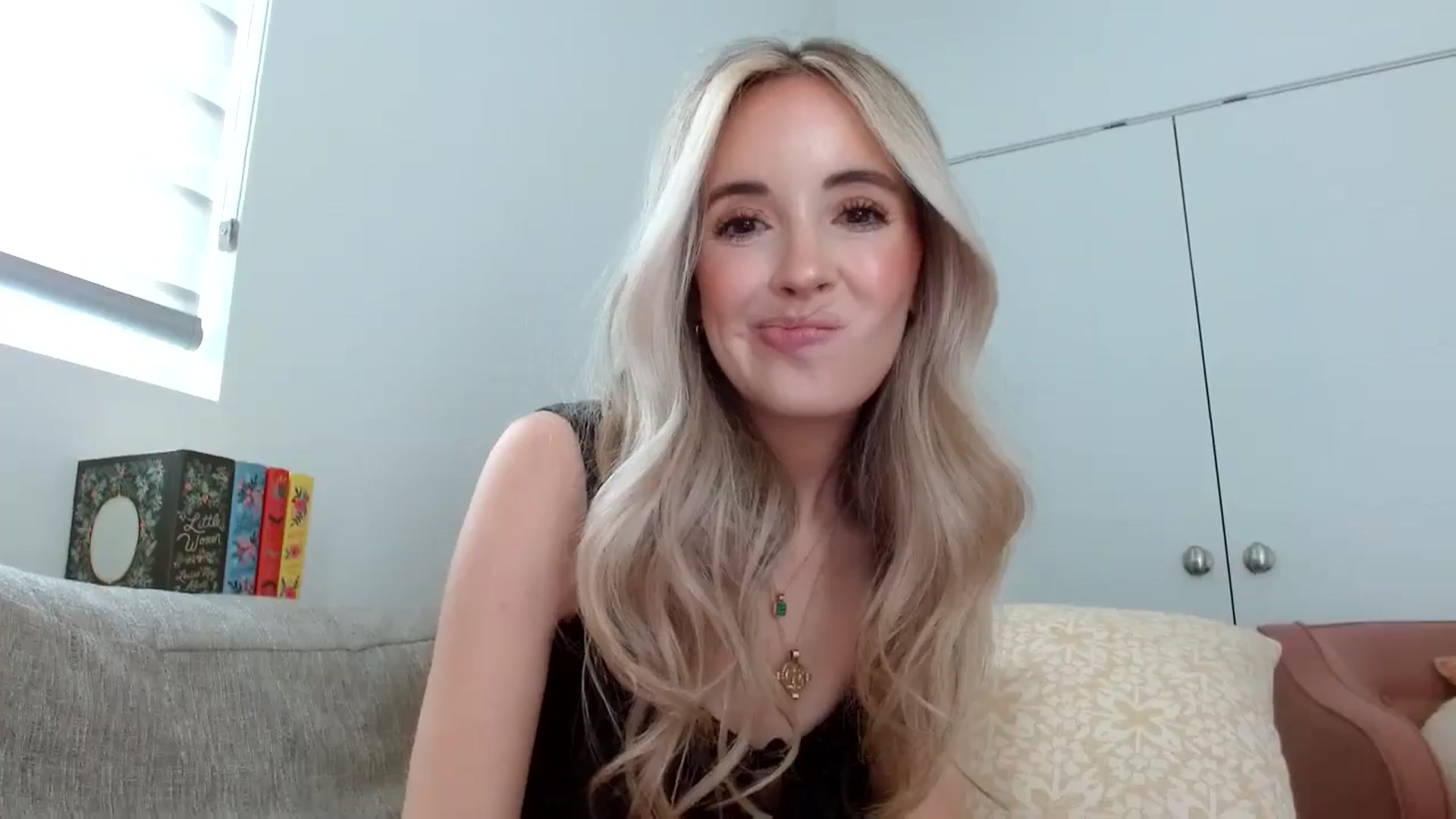 Gallery image thumbnail from Vegansoda's myfreecams stream on, 04/27/2024, 23:01 image 8 of 20
