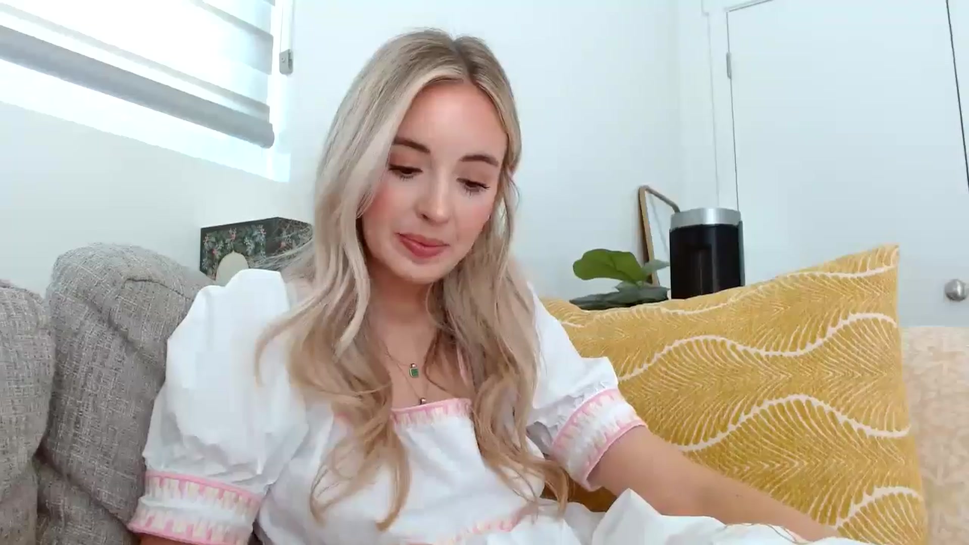 Gallery image thumbnail from Vegansoda's myfreecams stream on, 04/29/2024, 22:11 image 20 of 20