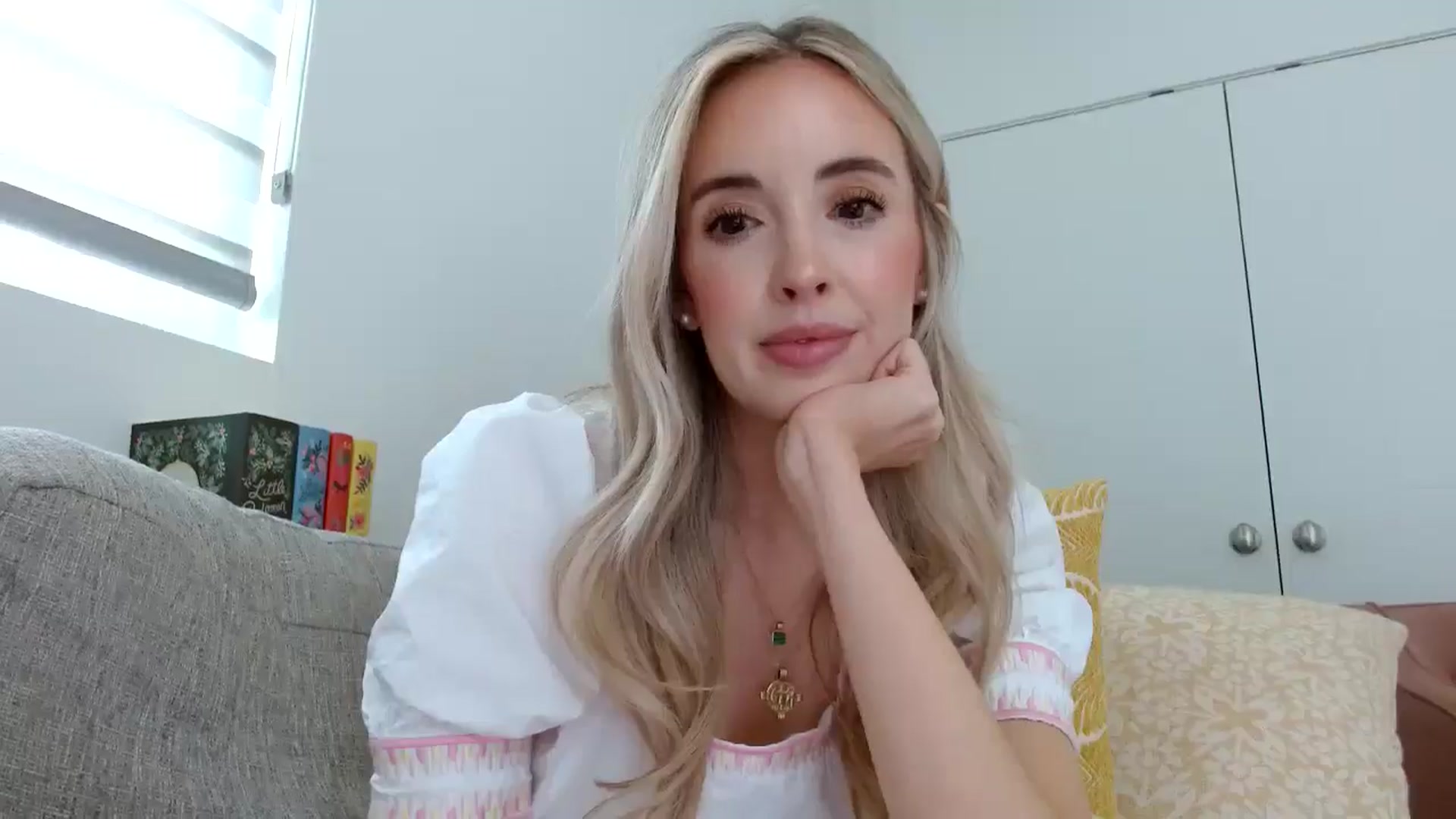Gallery image thumbnail from Vegansoda's myfreecams stream on, 04/29/2024, 22:11 image 12 of 20