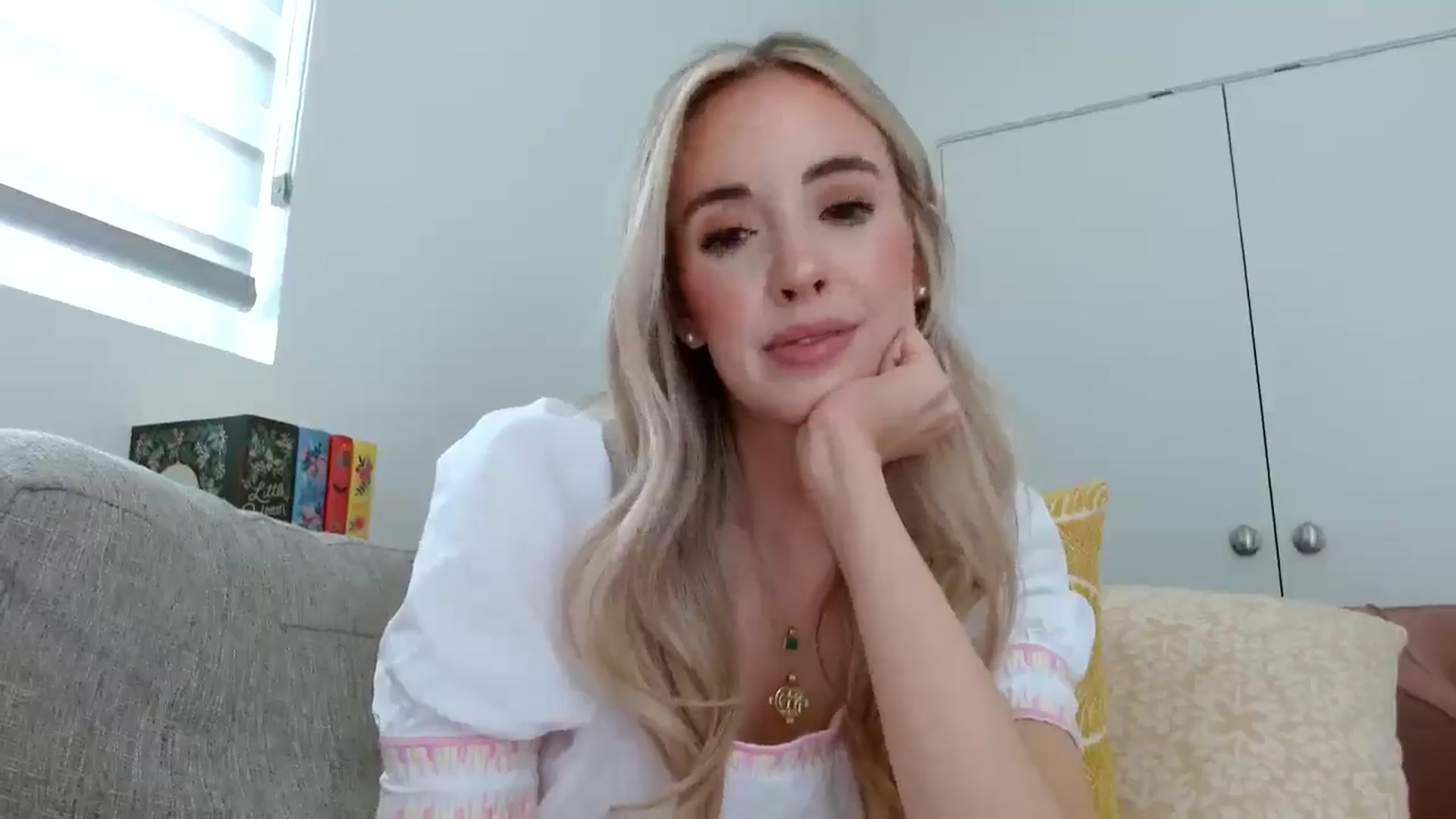 Gallery image thumbnail from Vegansoda's myfreecams stream on, 04/29/2024, 22:11 image 13 of 20