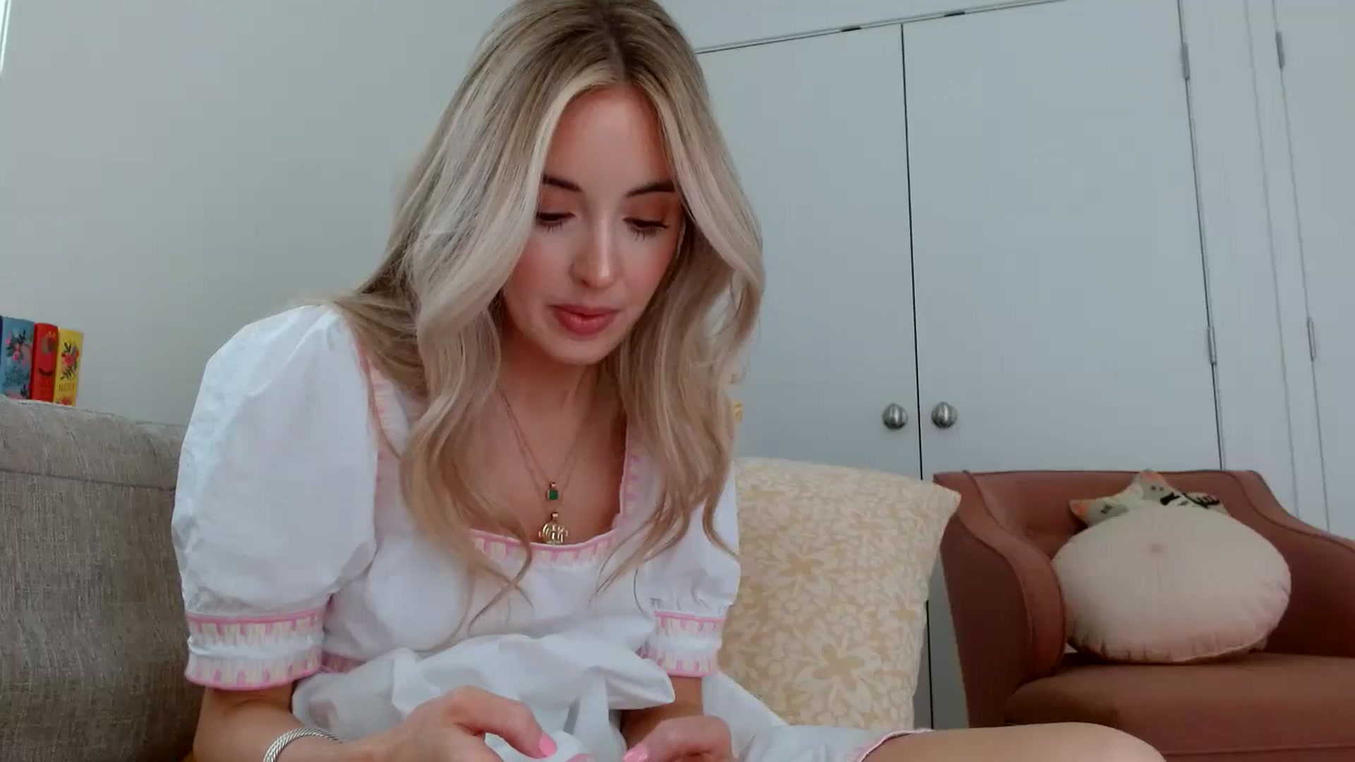 Gallery image thumbnail from Vegansoda's myfreecams stream on, 04/29/2024, 23:20 image 7 of 20
