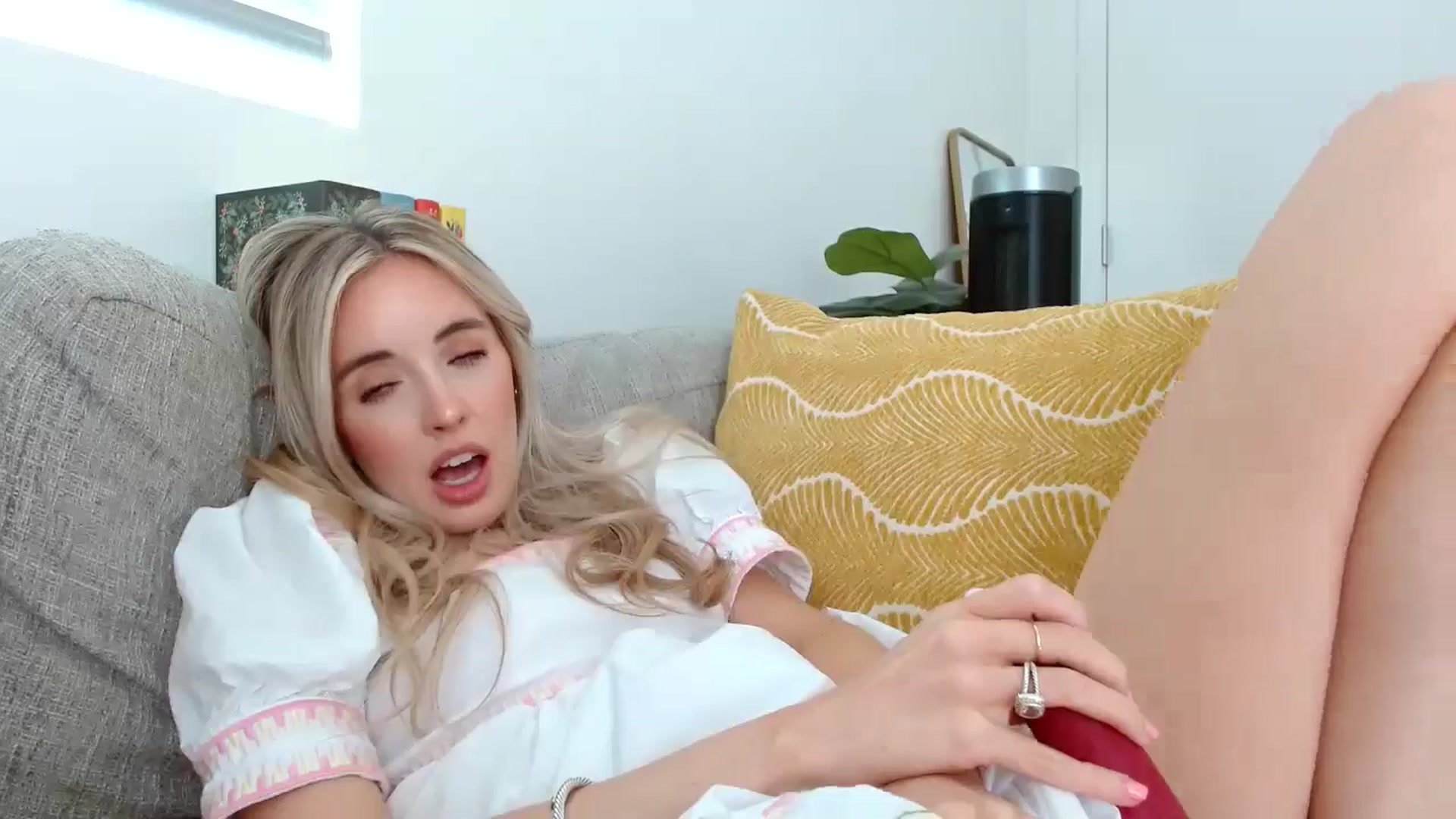 Gallery image thumbnail from Vegansoda's myfreecams stream on, 04/29/2024, 23:20 image 15 of 20