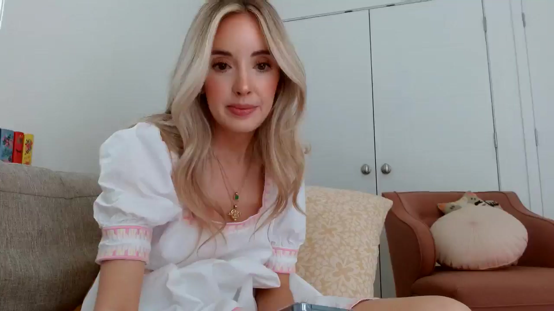 Gallery image thumbnail from Vegansoda's myfreecams stream on, 04/29/2024, 23:20 image 6 of 20