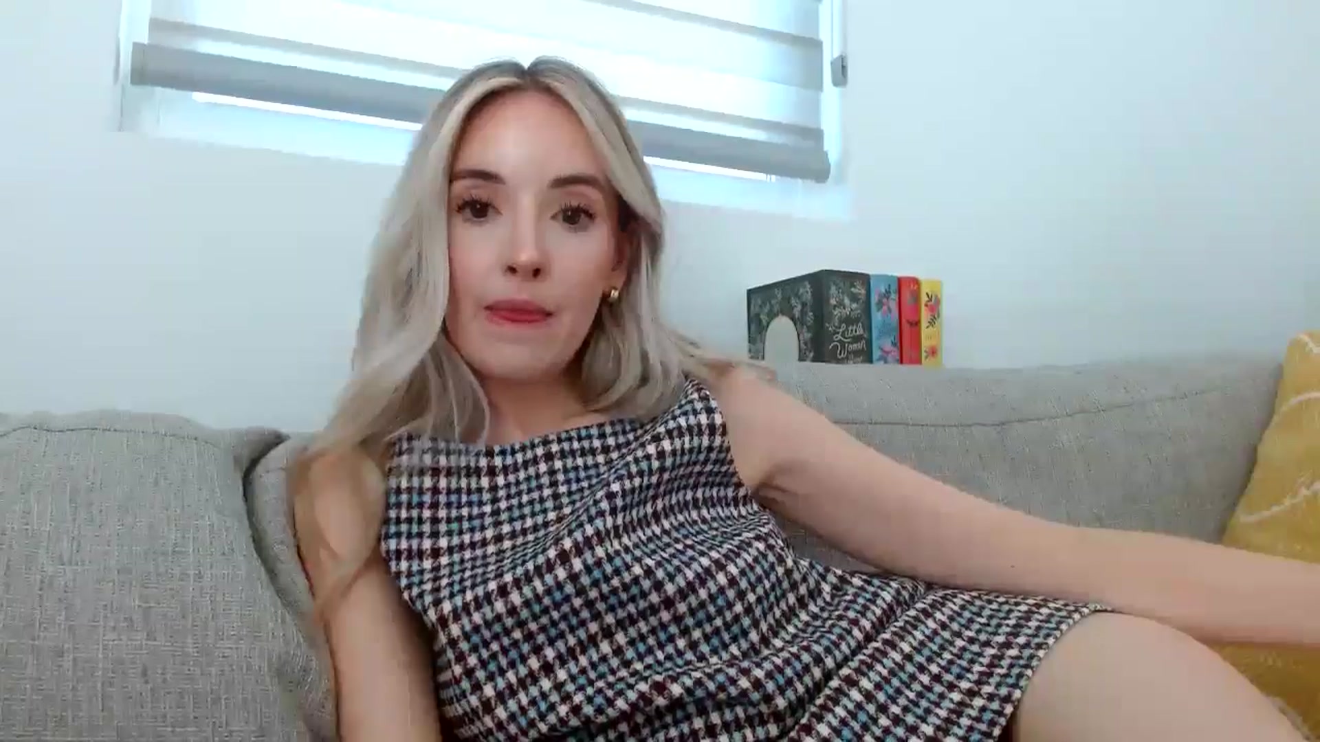 Gallery image thumbnail from Vegansoda's myfreecams stream on, 05/01/2024, 22:20 image 3 of 20