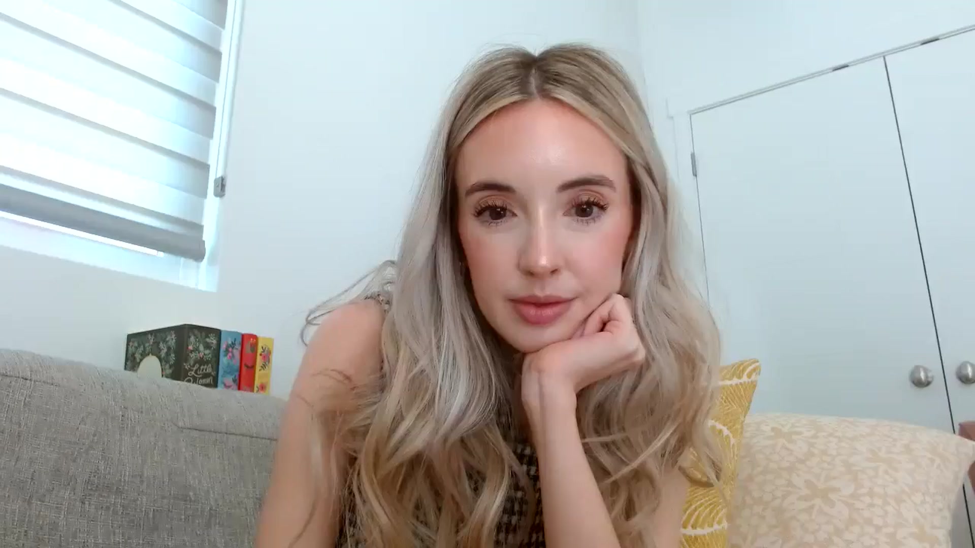 Gallery image thumbnail from Vegansoda's myfreecams stream on, 05/01/2024, 22:20 image 13 of 20