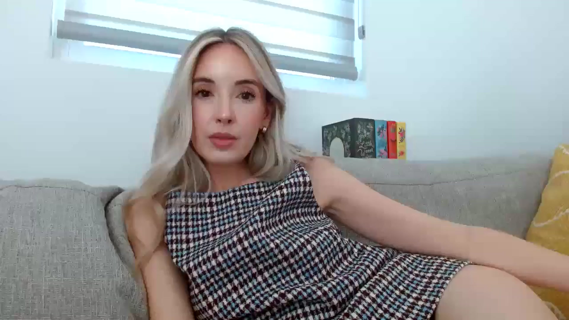 Gallery image thumbnail from Vegansoda's myfreecams stream on, 05/01/2024, 22:20 image 4 of 20